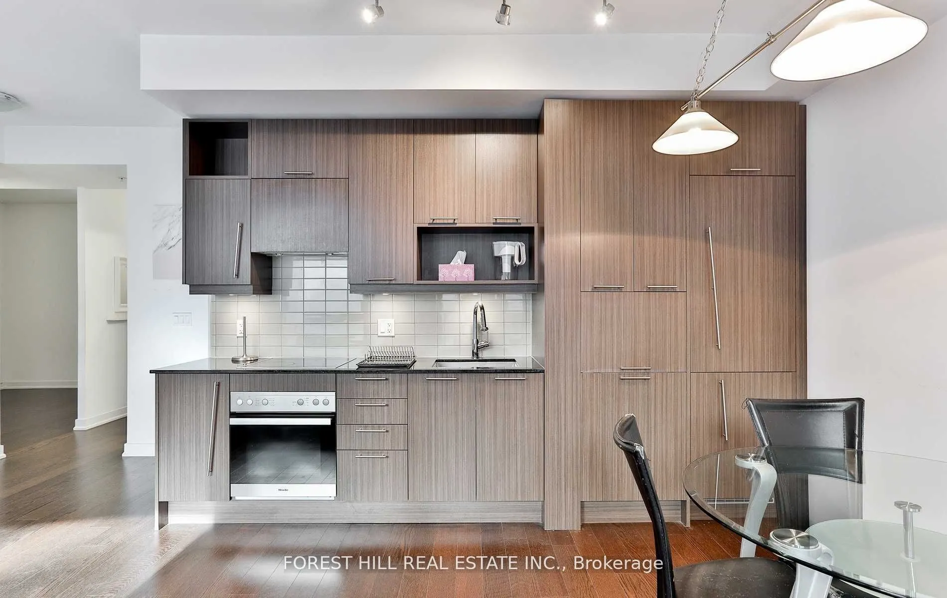 199 Richmond Street W, #318
