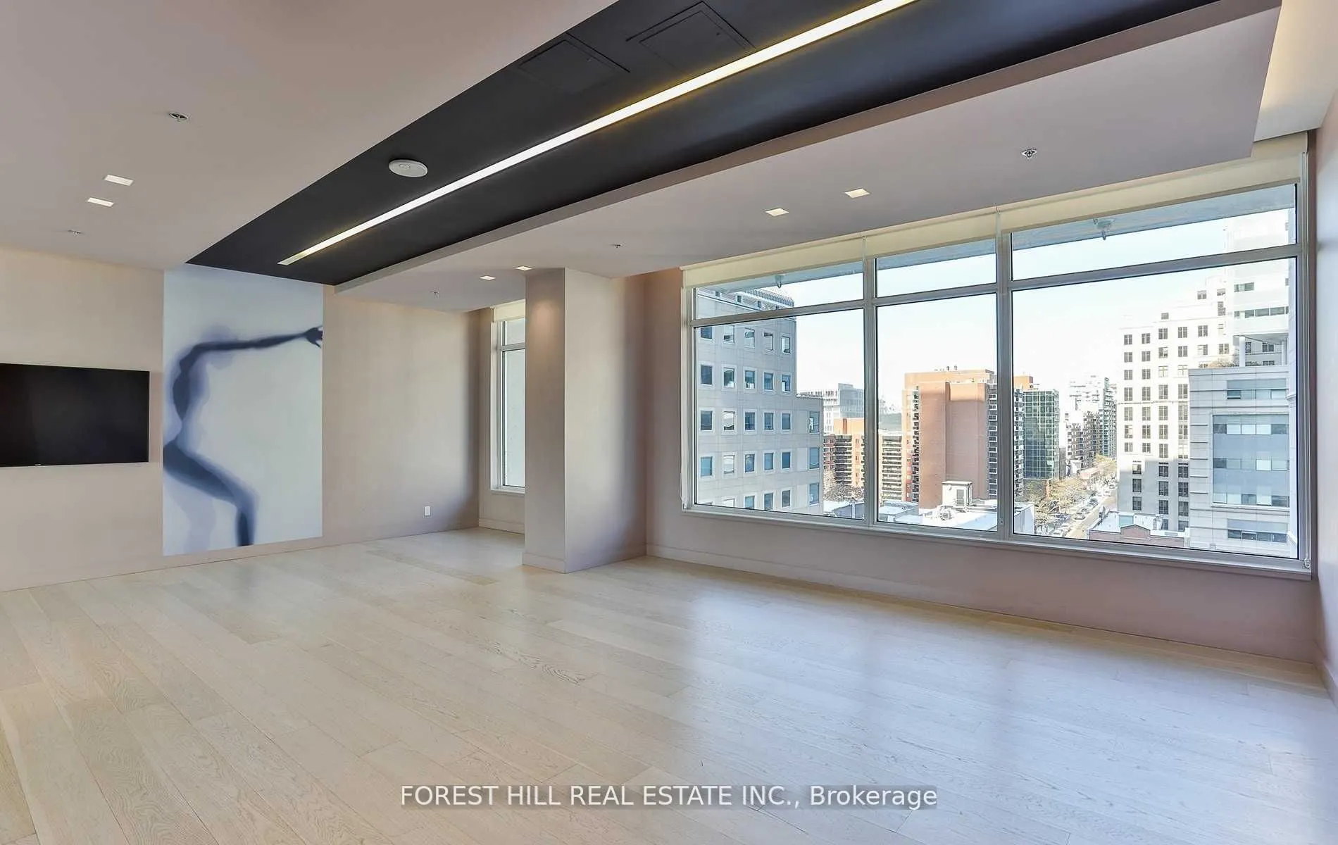 199 Richmond Street W, #318