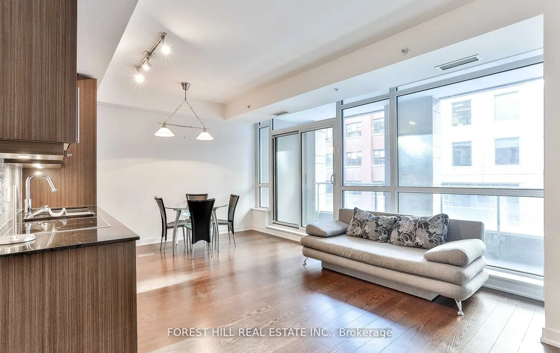199 Richmond Street W, #318