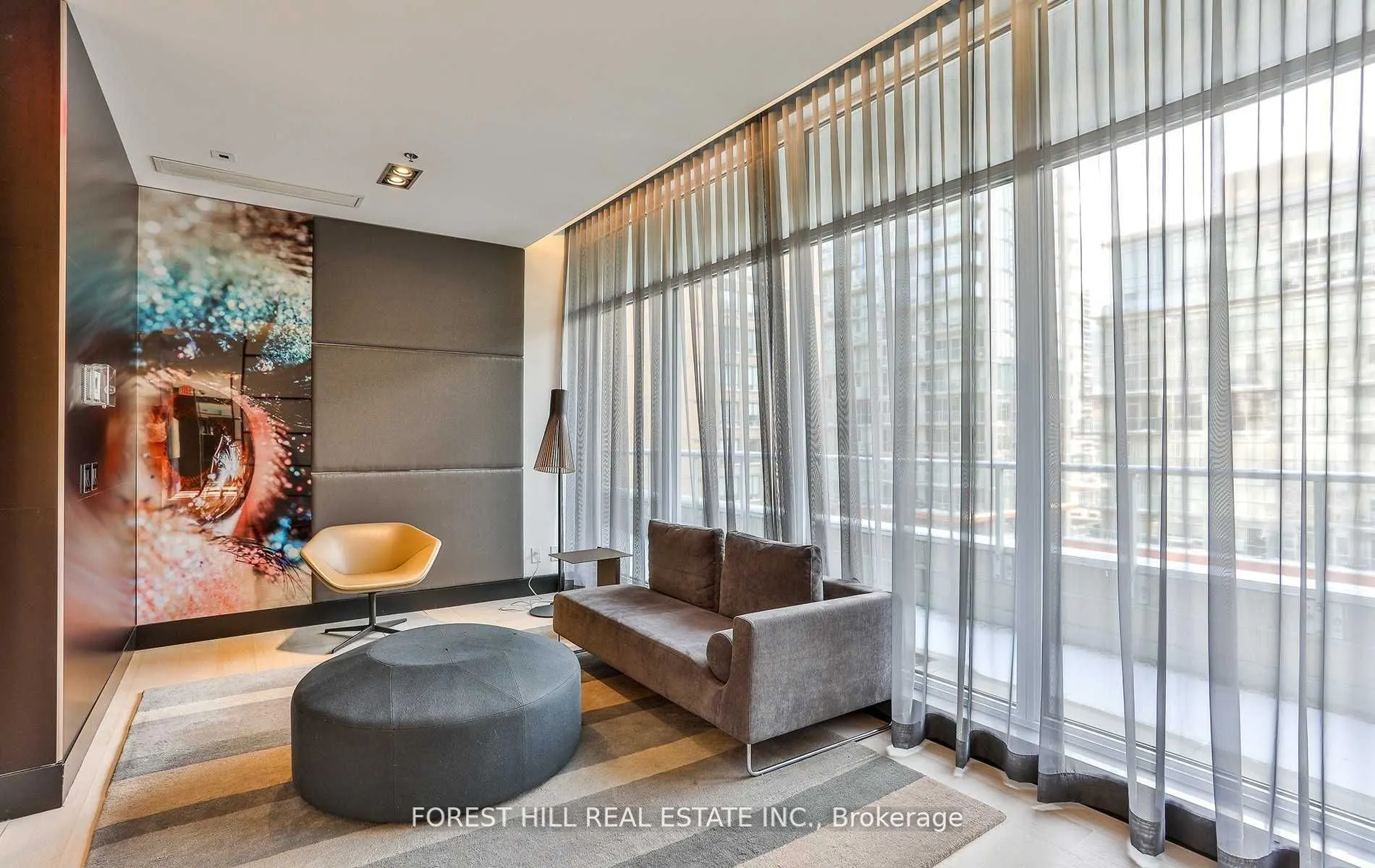 199 Richmond Street W, #318