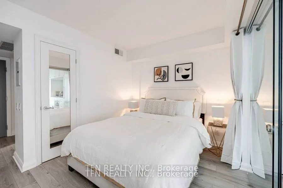 155 Yorkville Avenue, #2910