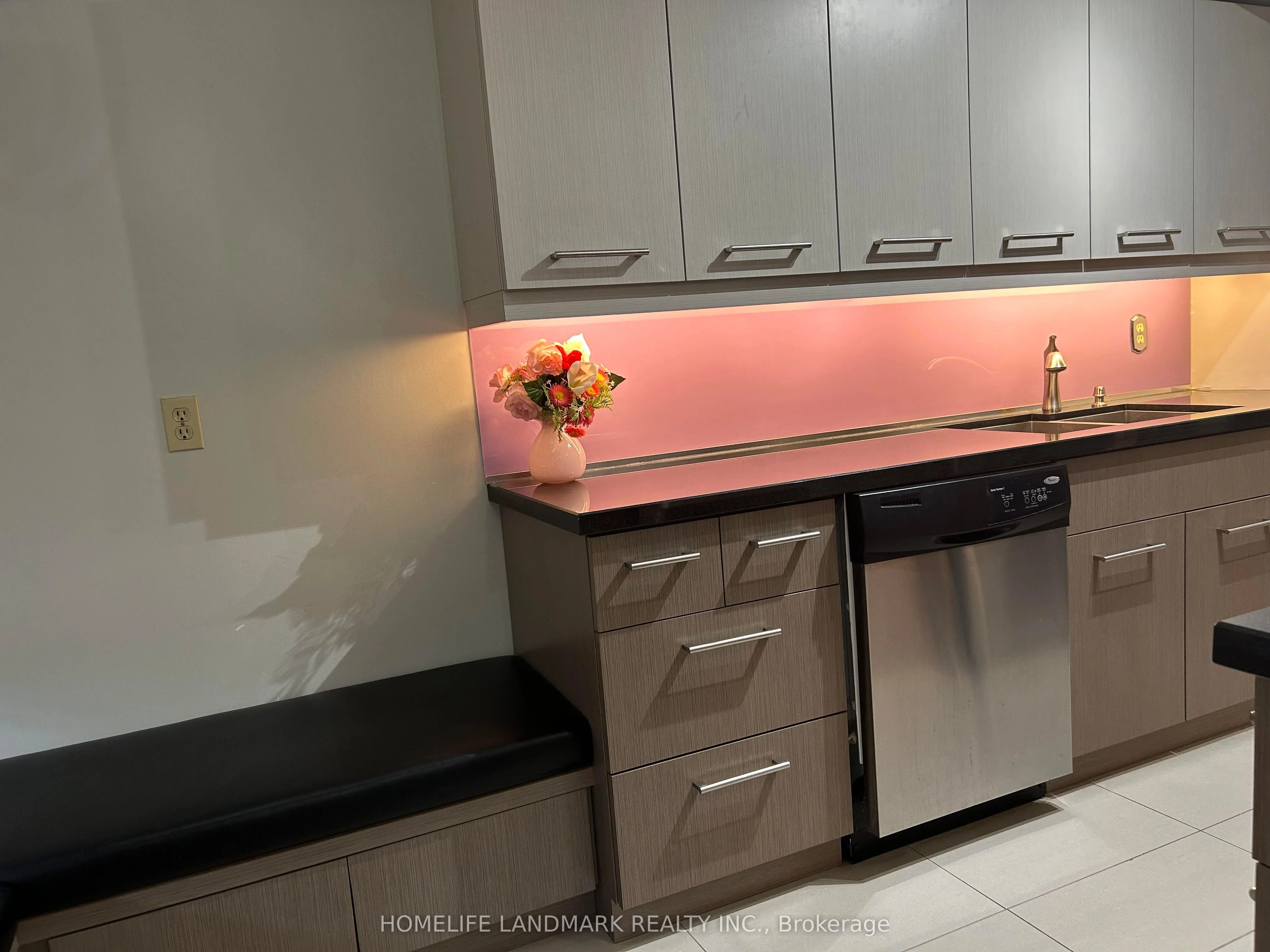 633 Bay Street, #1204