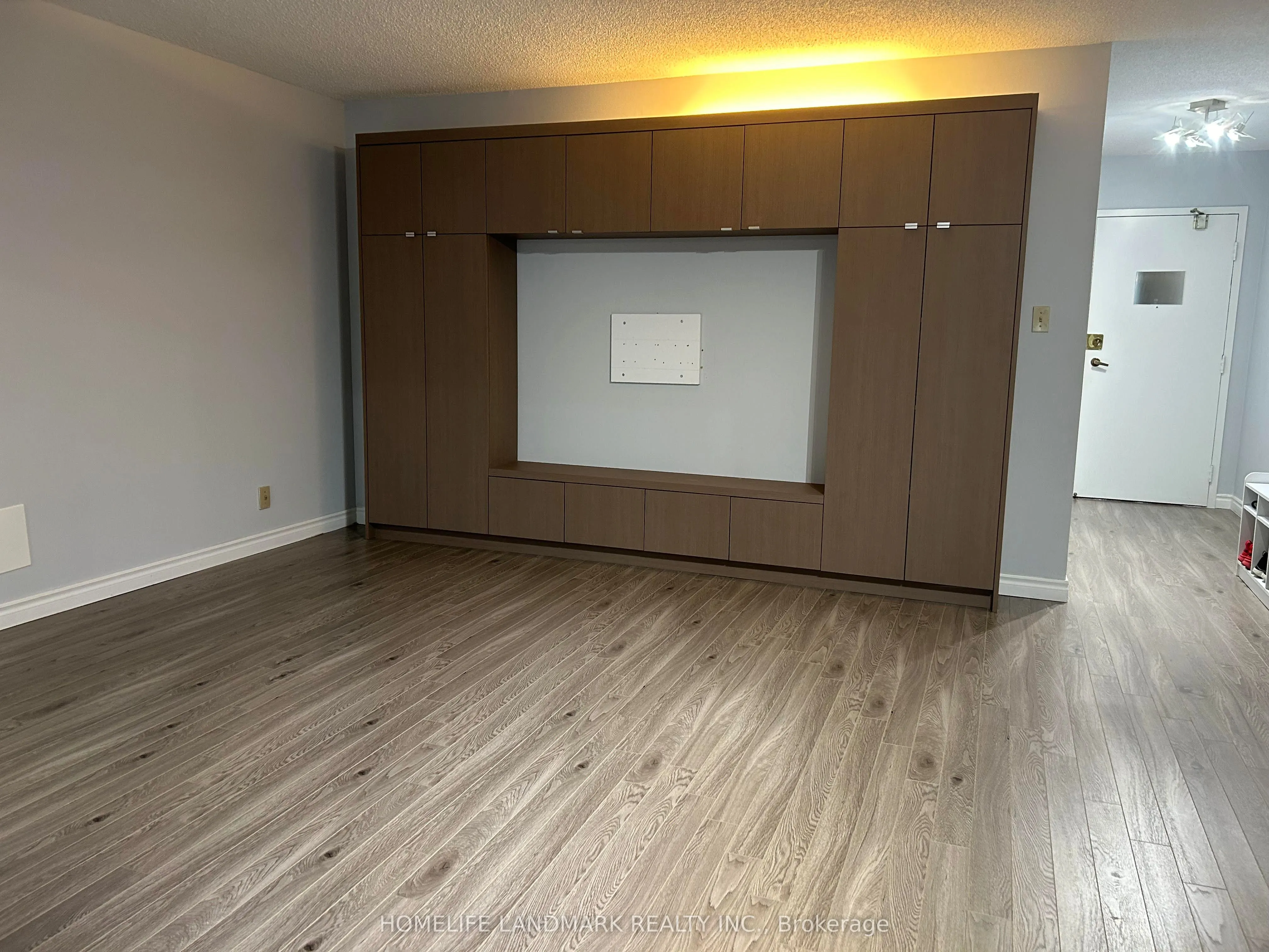 633 Bay Street, #1204