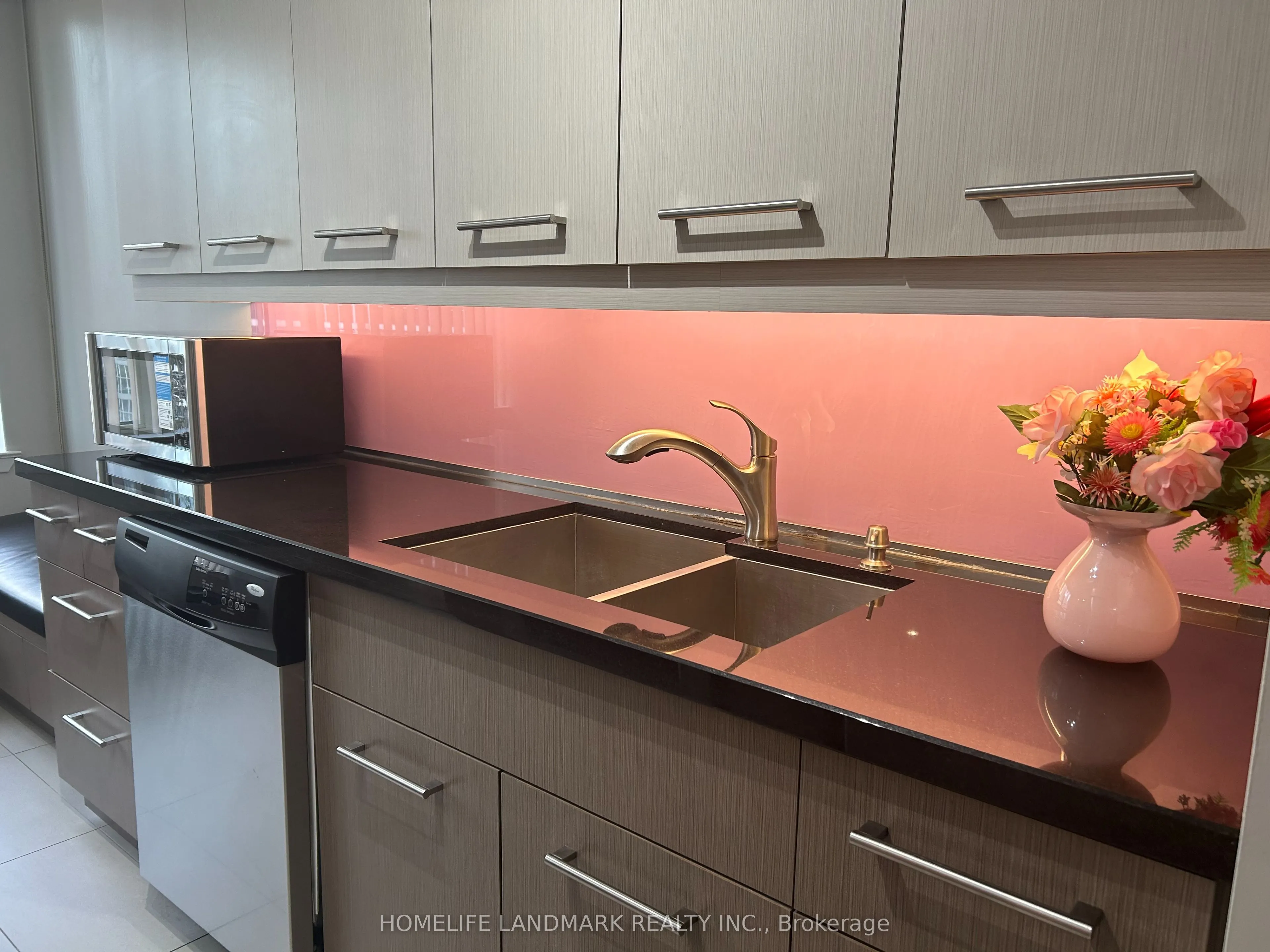 633 Bay Street, #1204