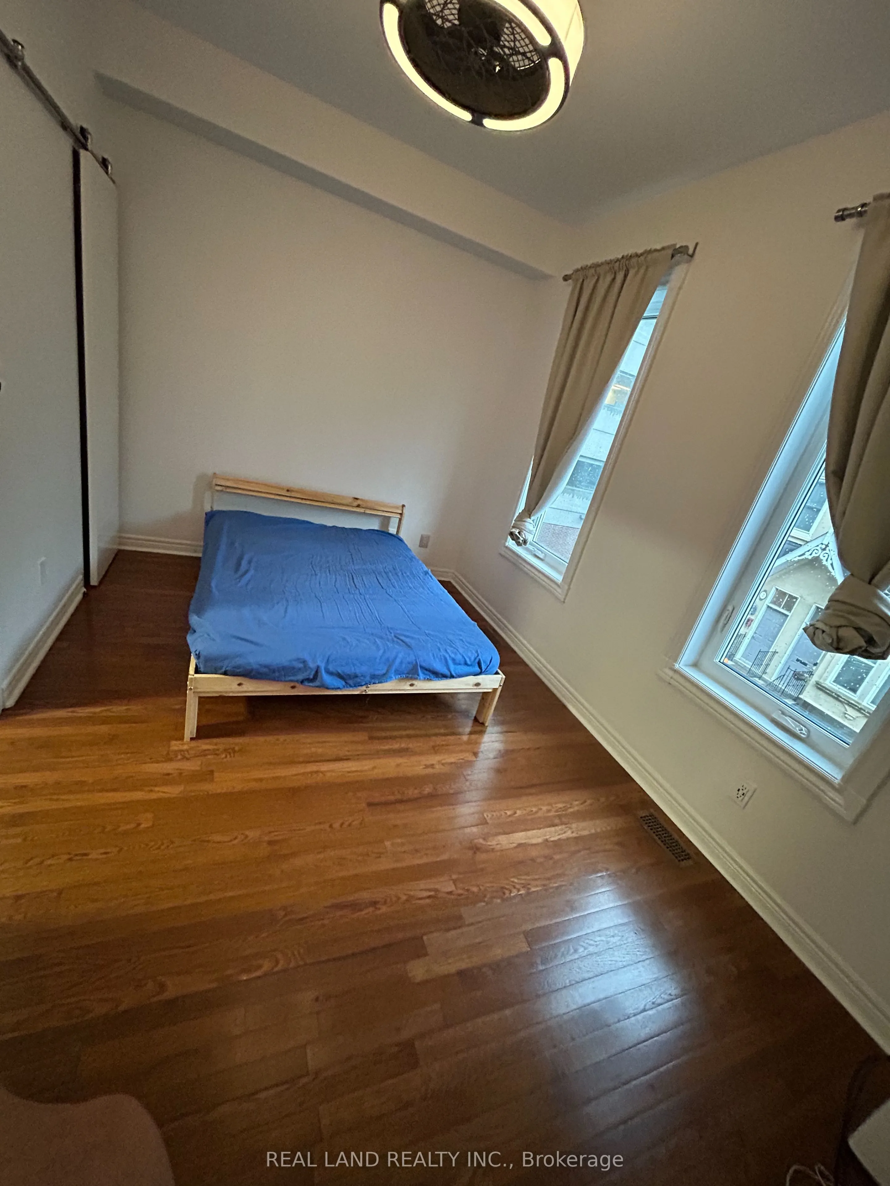 5 Joseph Salsberg Lane E