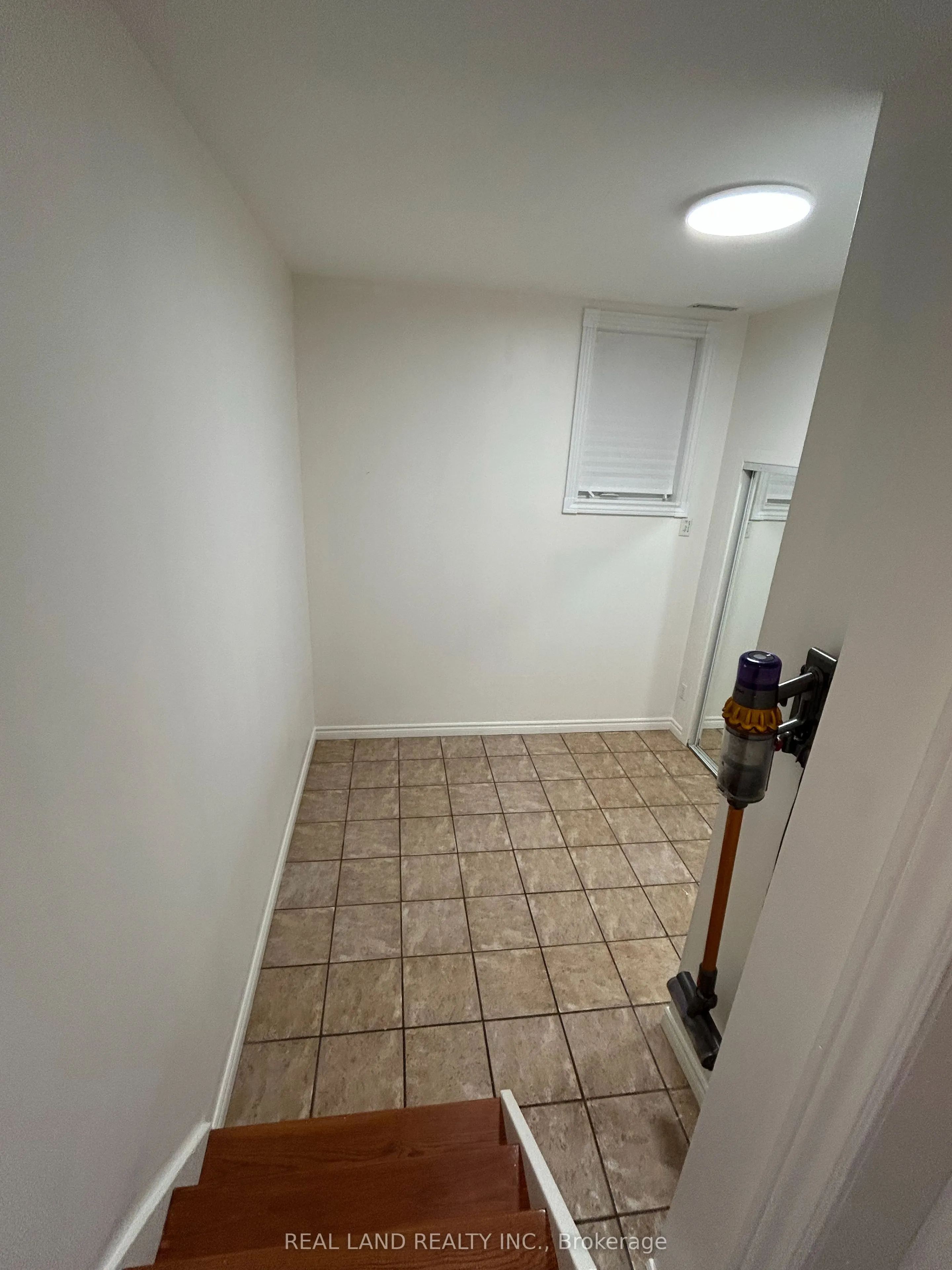 5 Joseph Salsberg Lane E