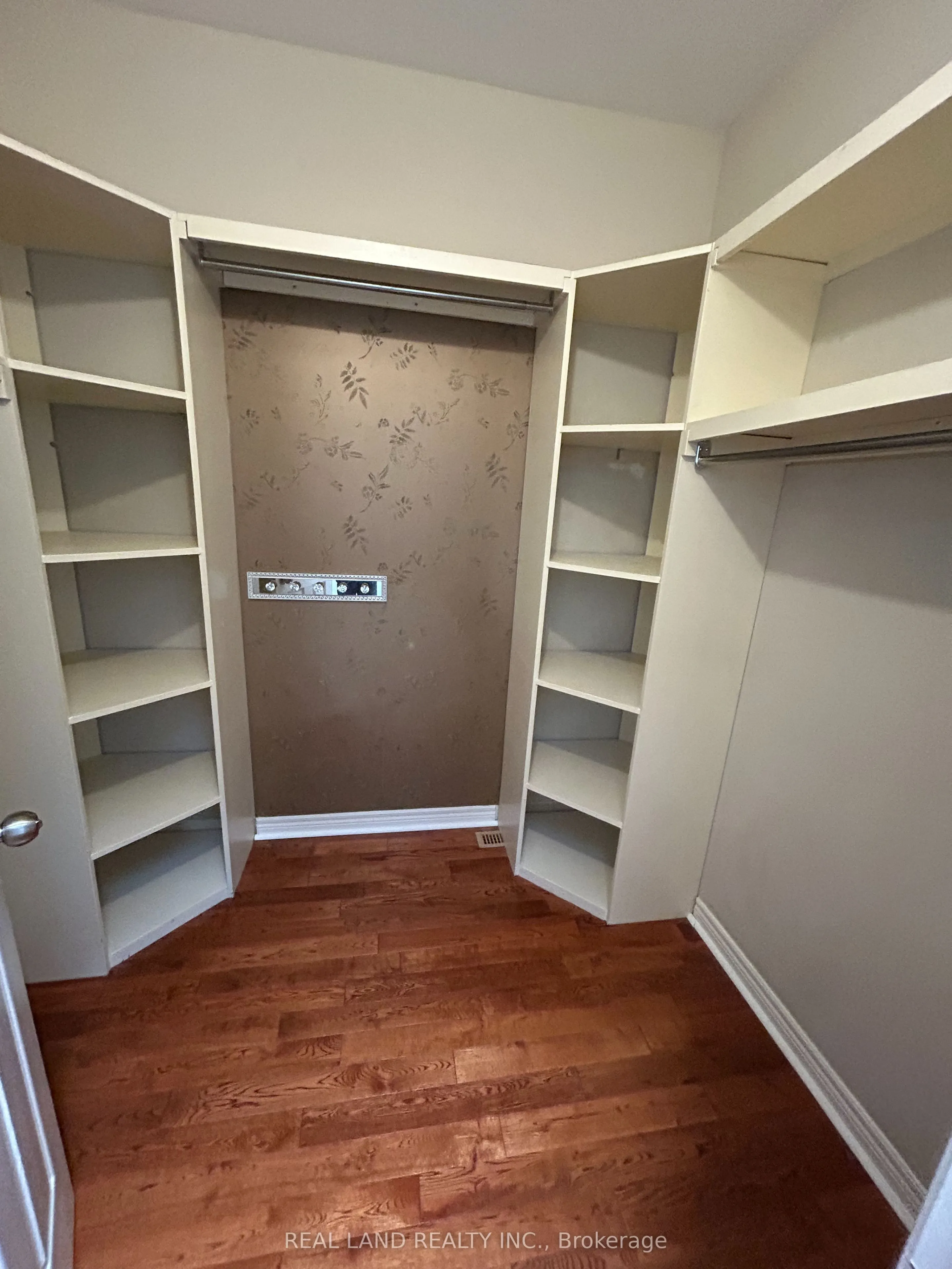 5 Joseph Salsberg Lane E