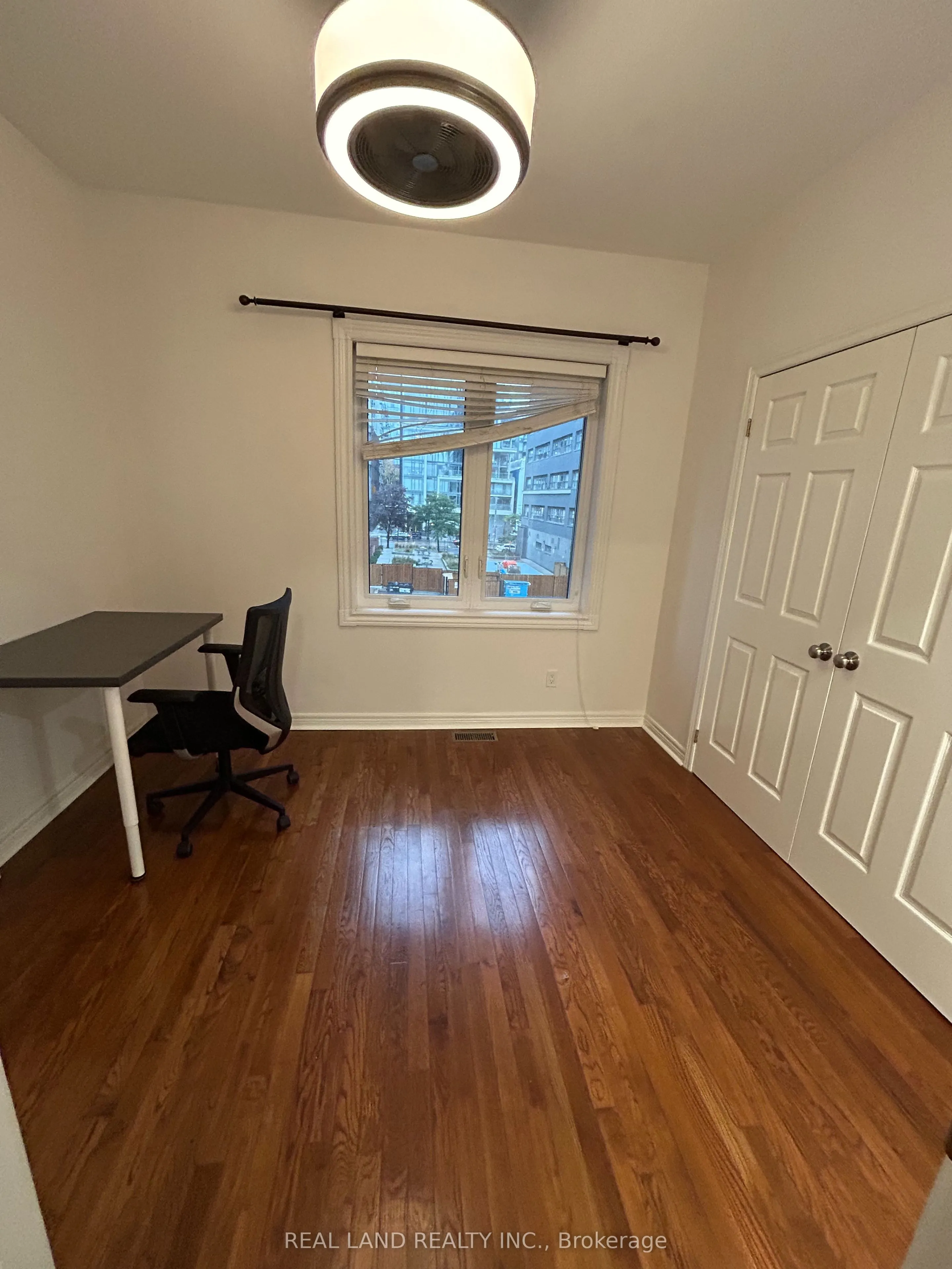 5 Joseph Salsberg Lane E