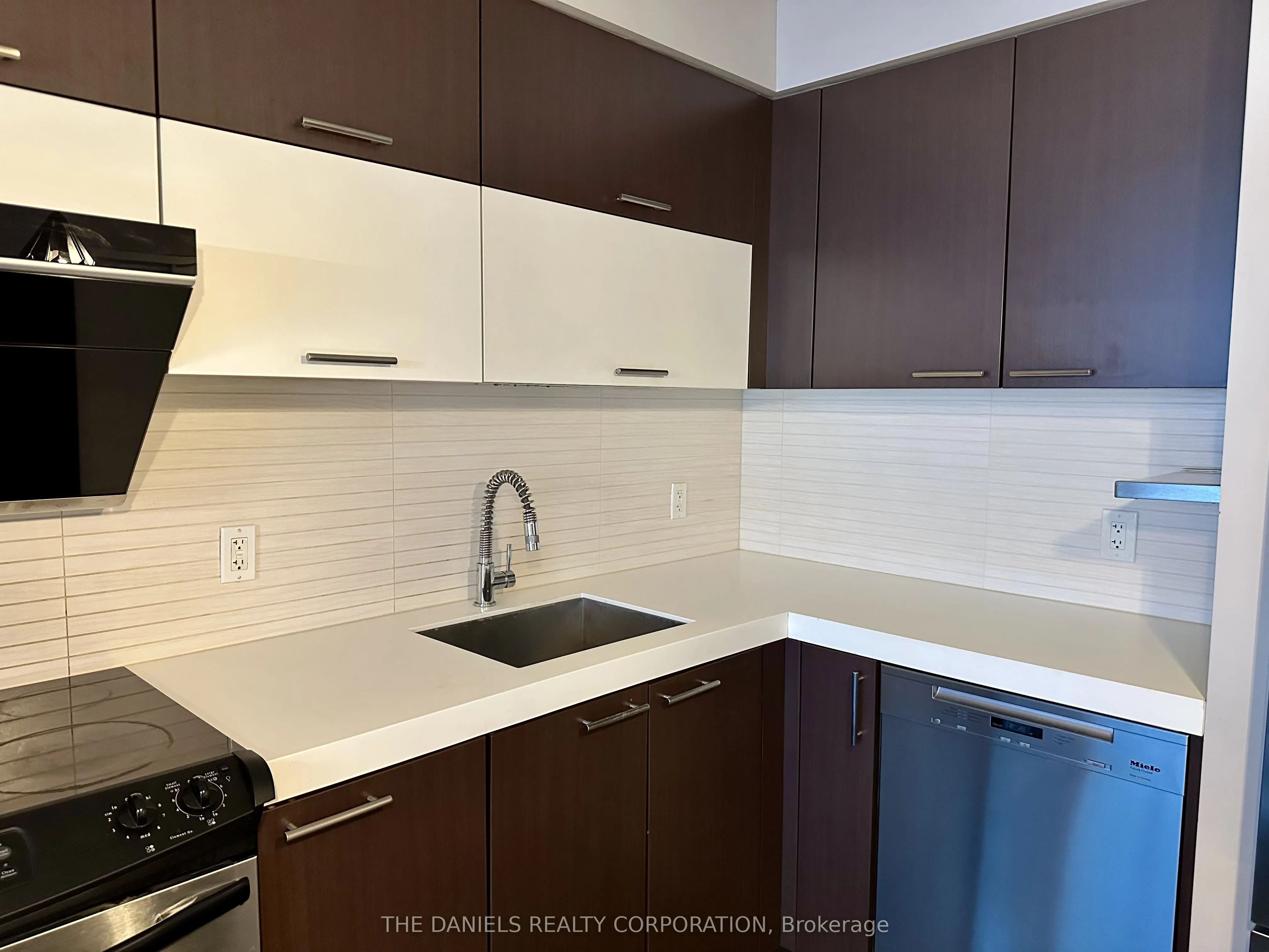 55 Stewart Street, #814