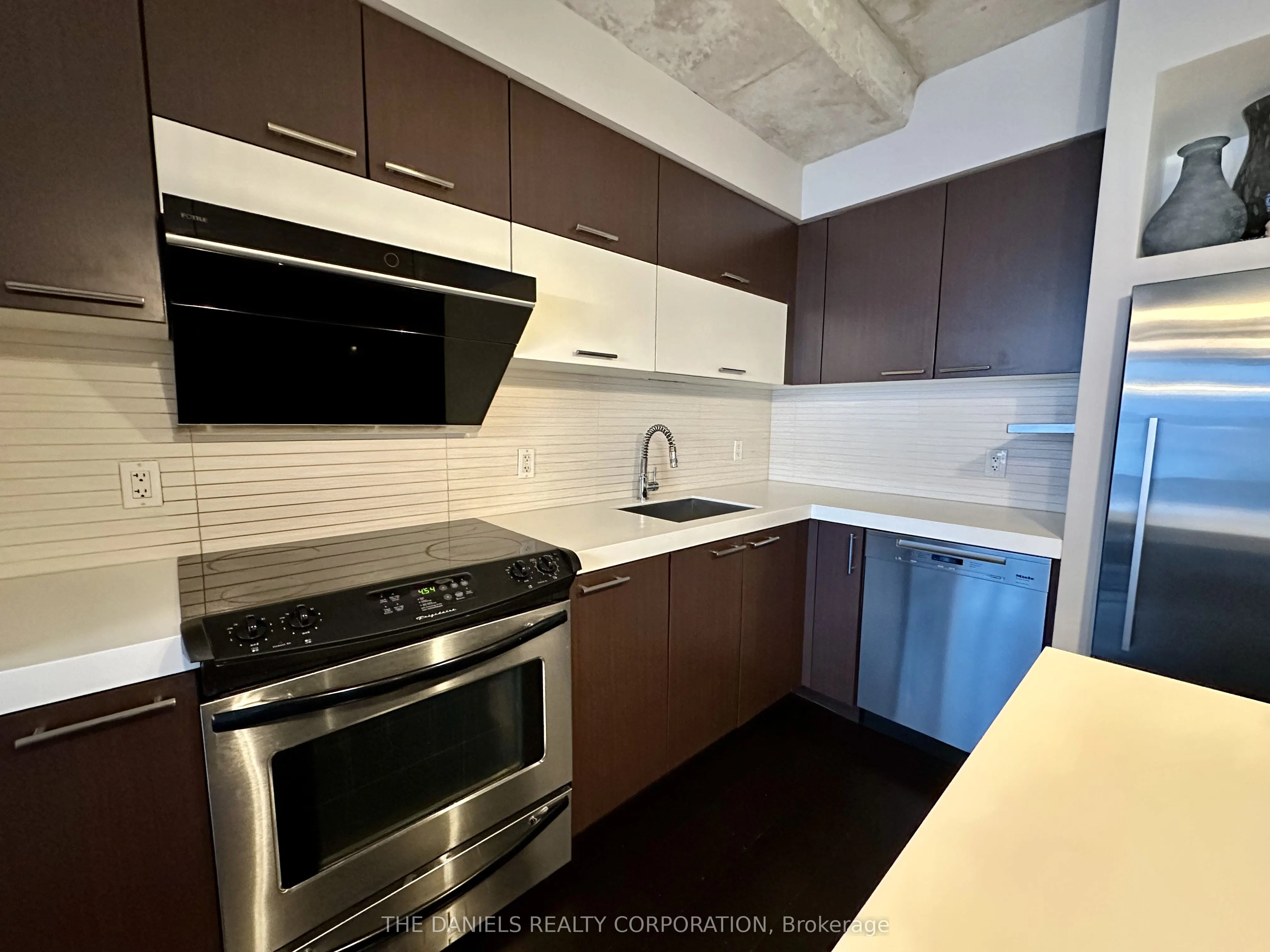 55 Stewart Street, #814