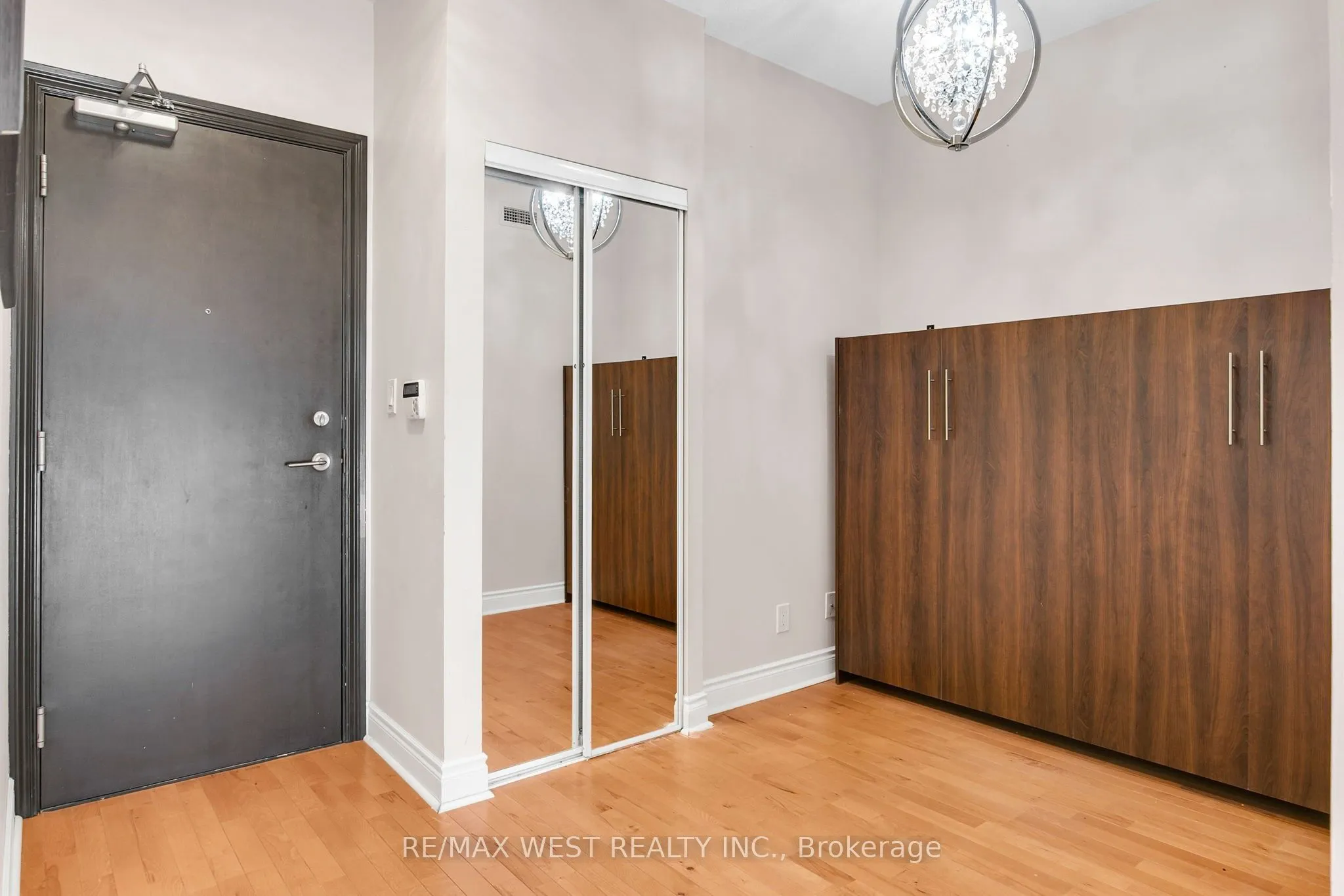 1105 Leslie Street, #701