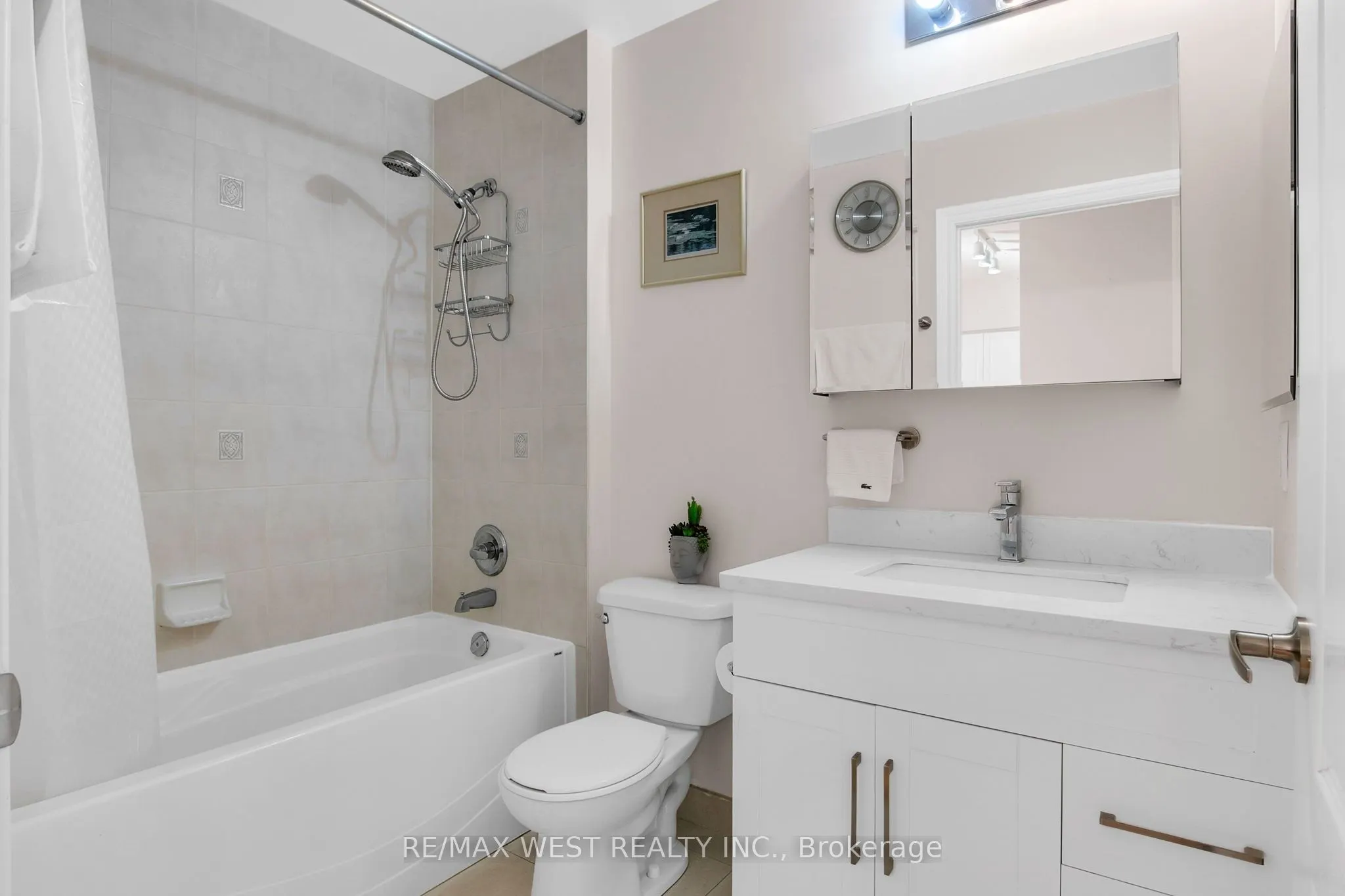 1105 Leslie Street, #701