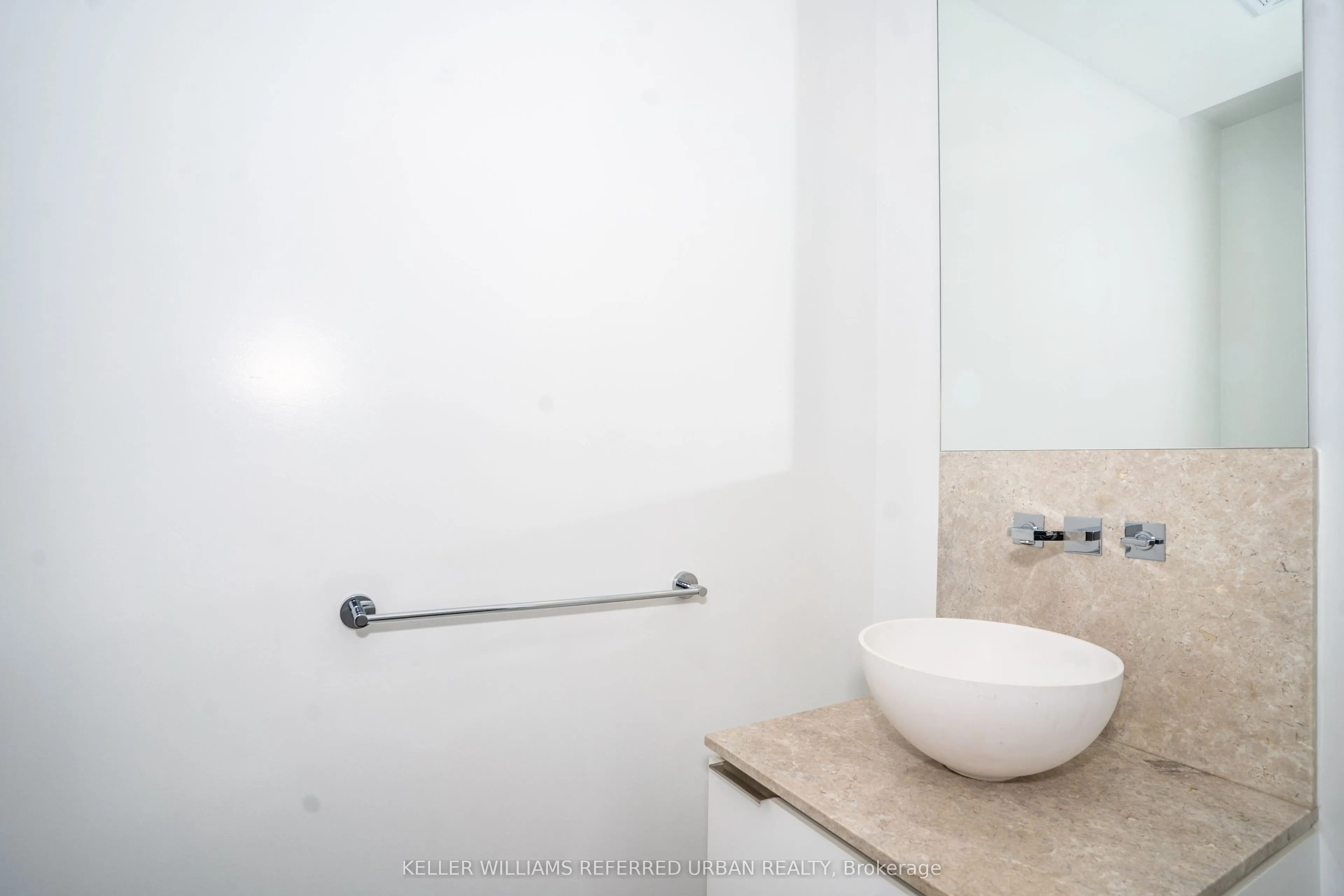 1 Bloor Street E, #7001