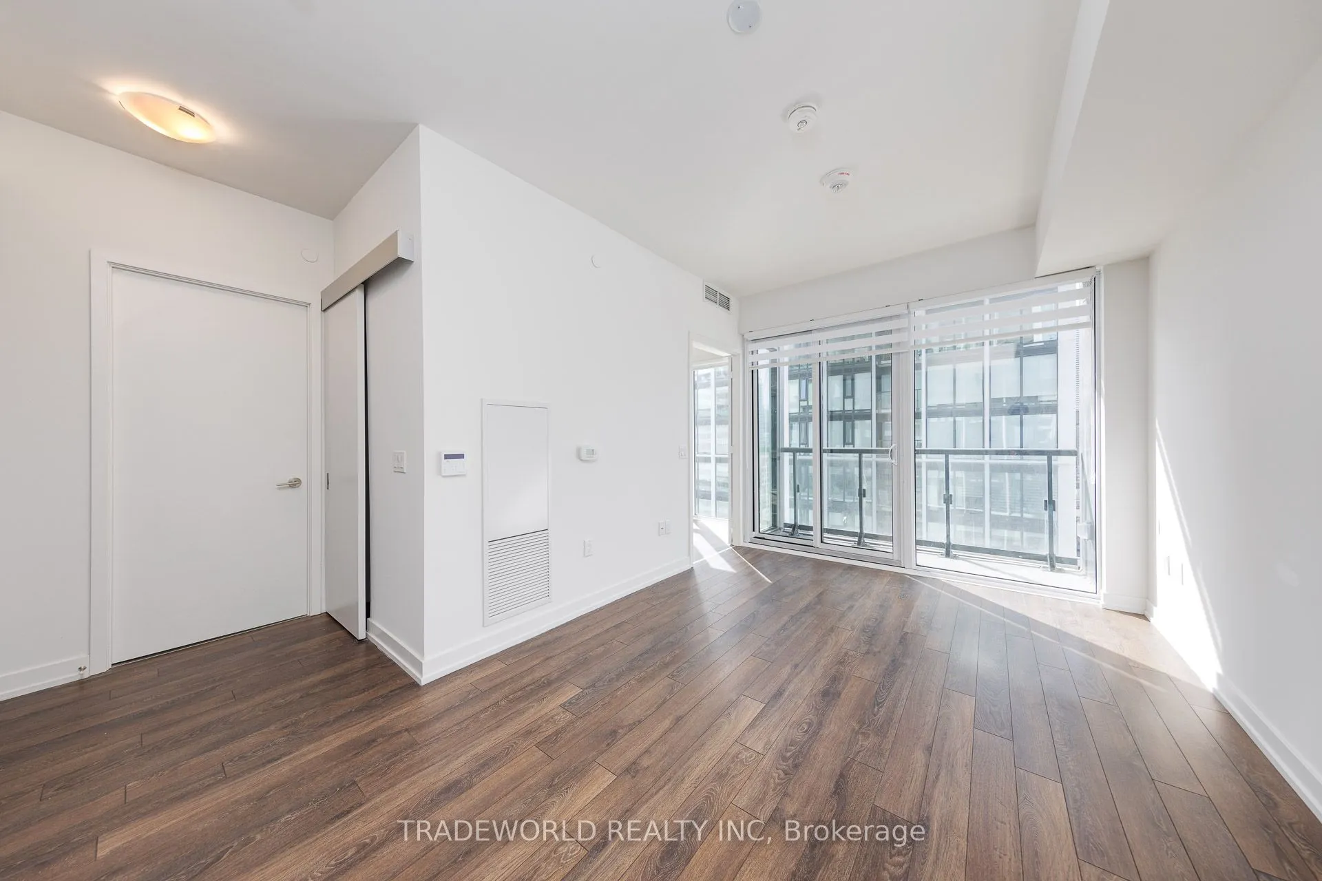 158 Front Street E, #2015