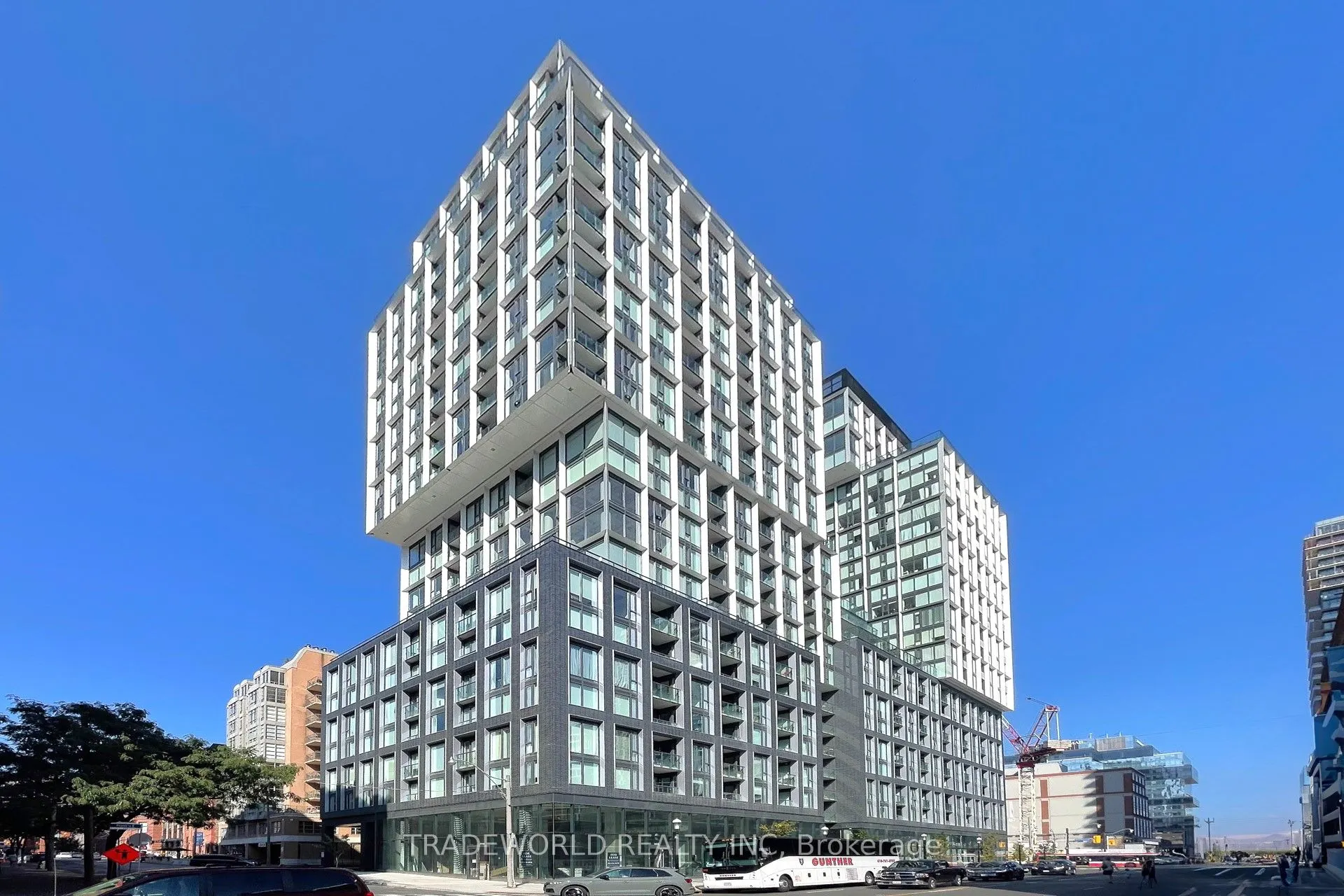 158 Front Street E, #2015