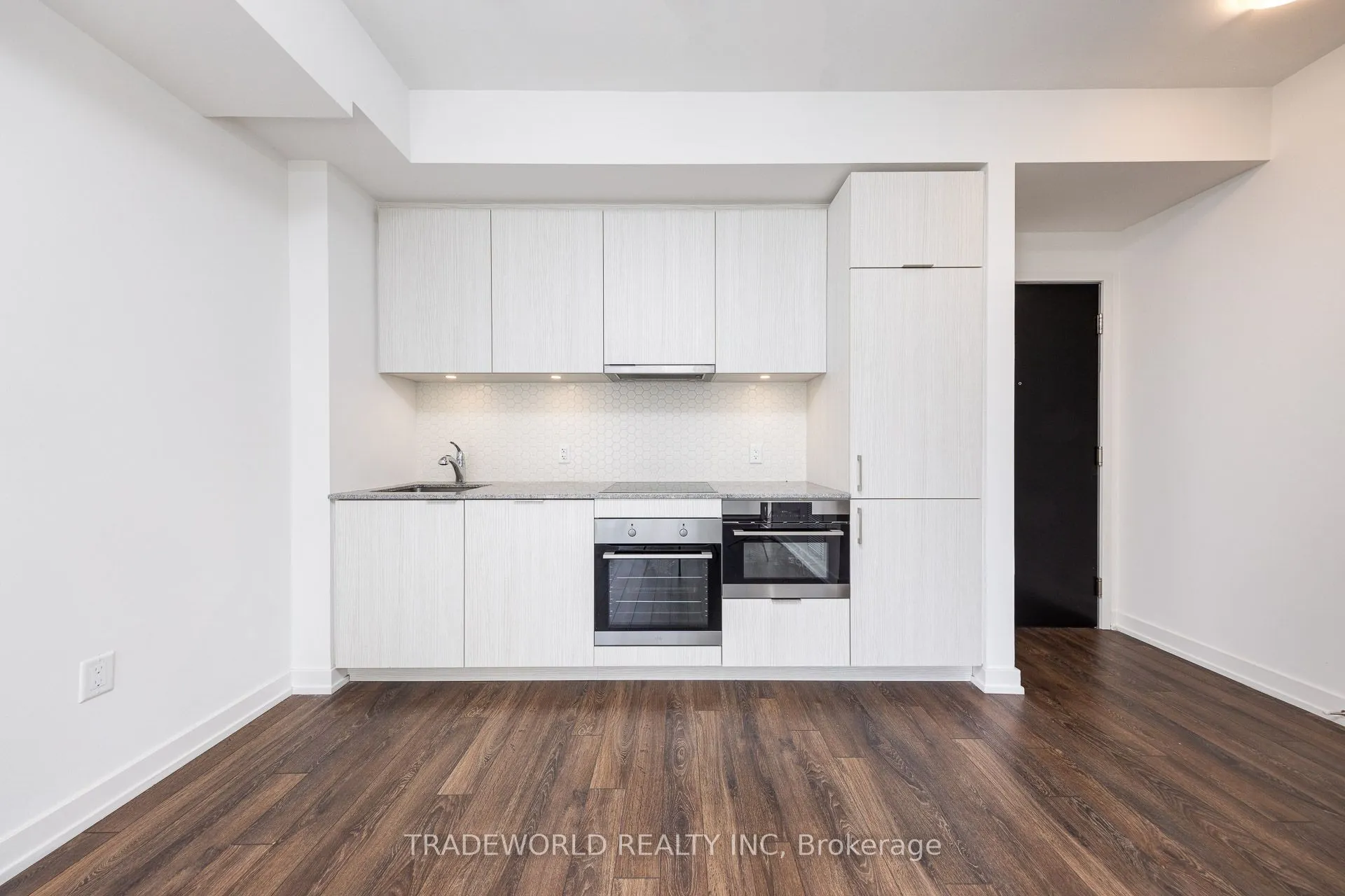 158 Front Street E, #2015