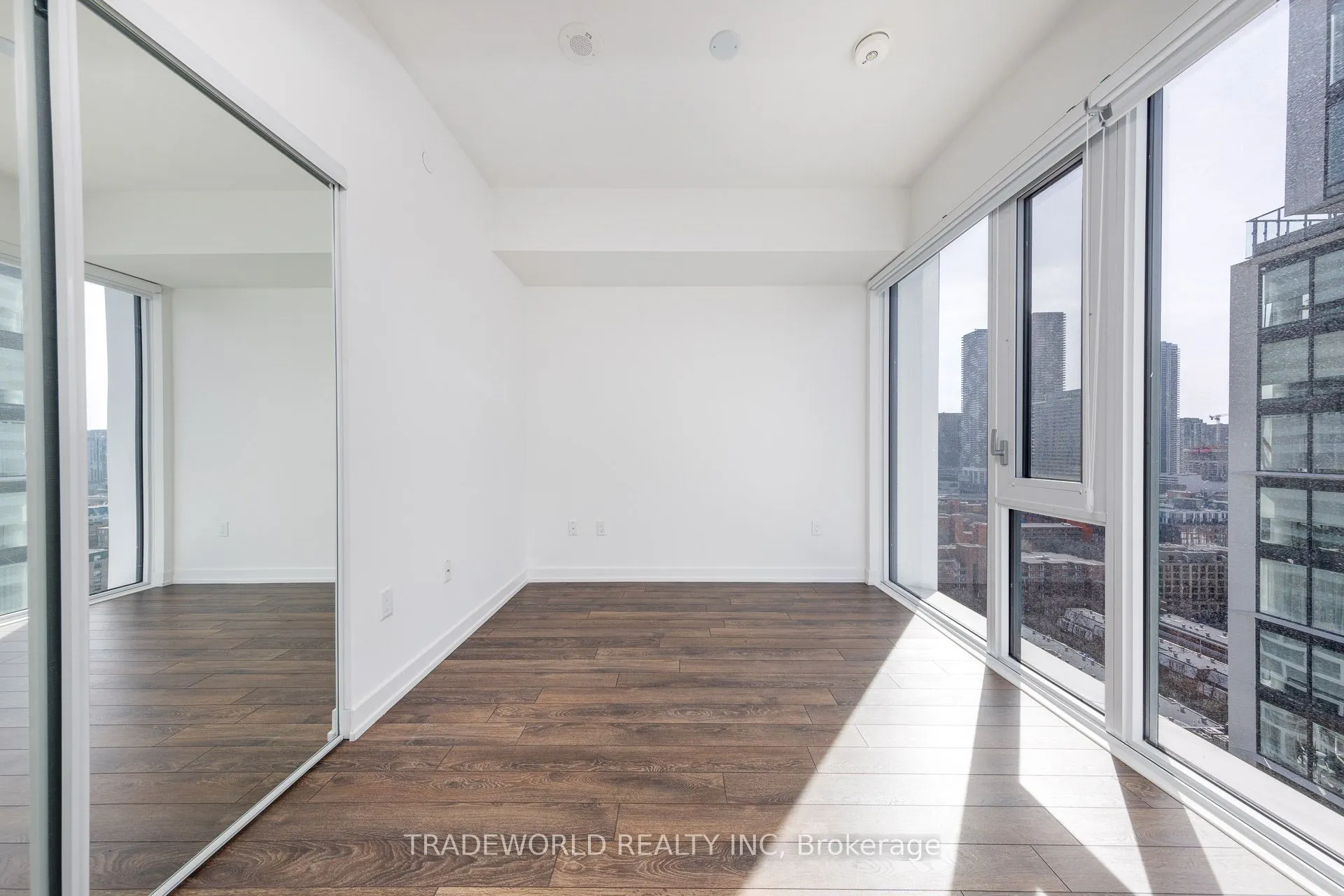 158 Front Street E, #2015