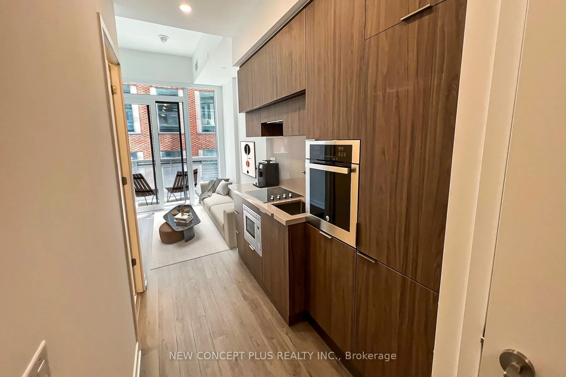 39 Roehampton Avenue, #404