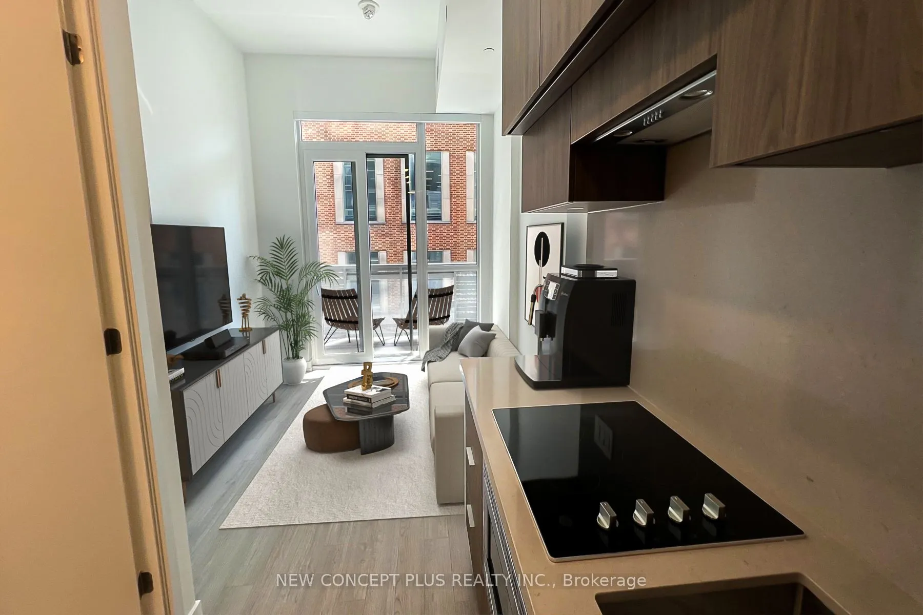 39 Roehampton Avenue, #404