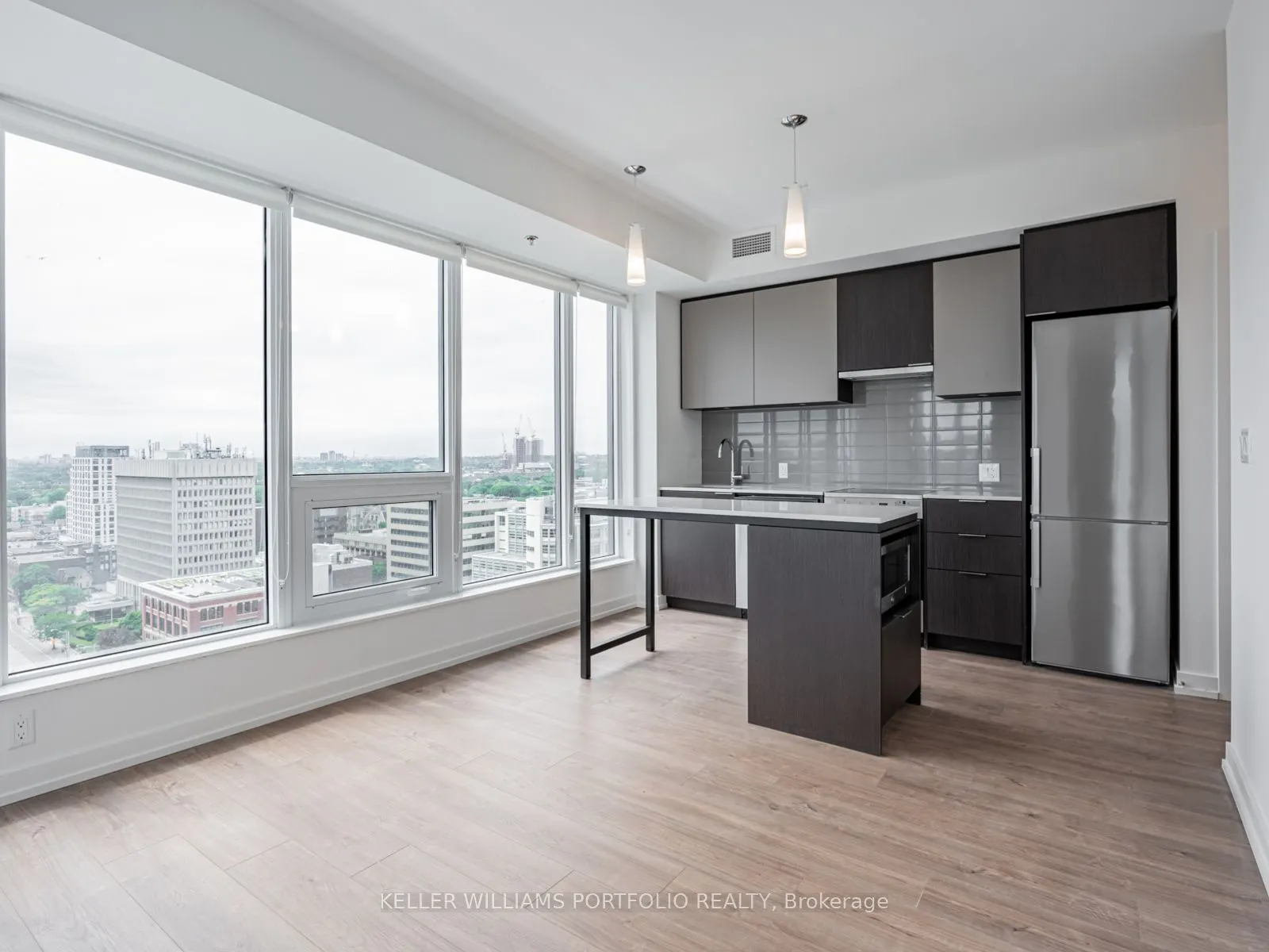 203 College Street, #1702
