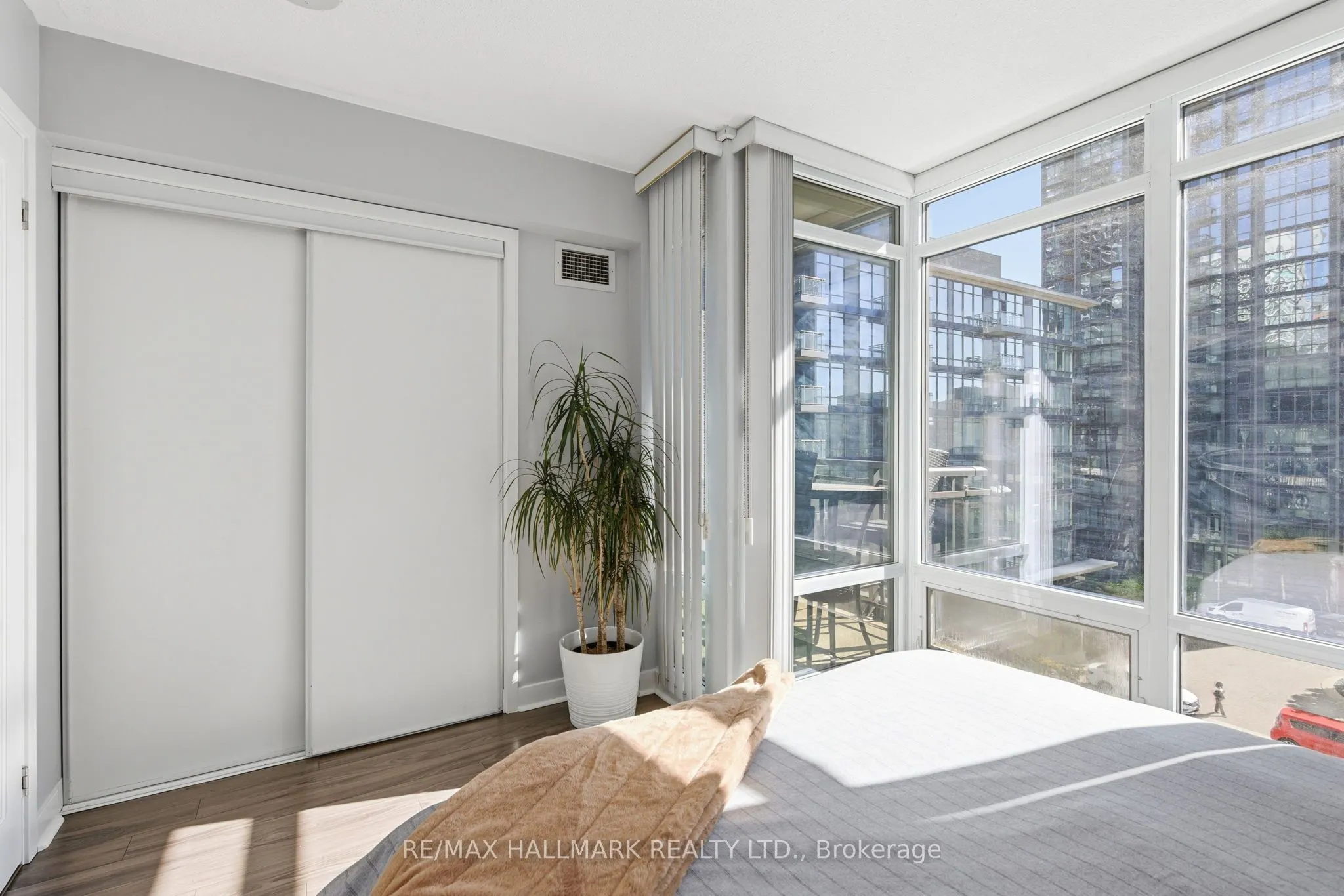 15 Brunel Court, #18