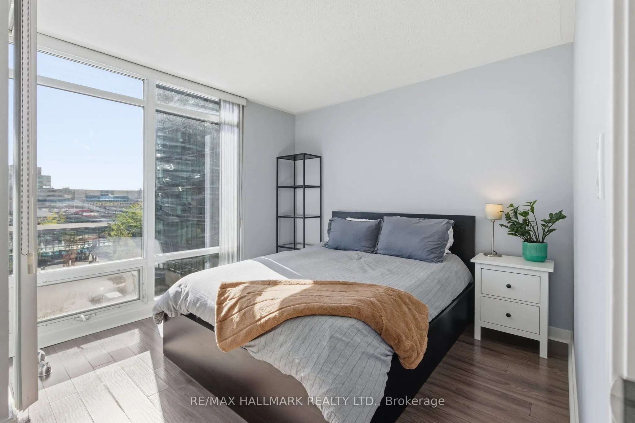 15 Brunel Court, #18