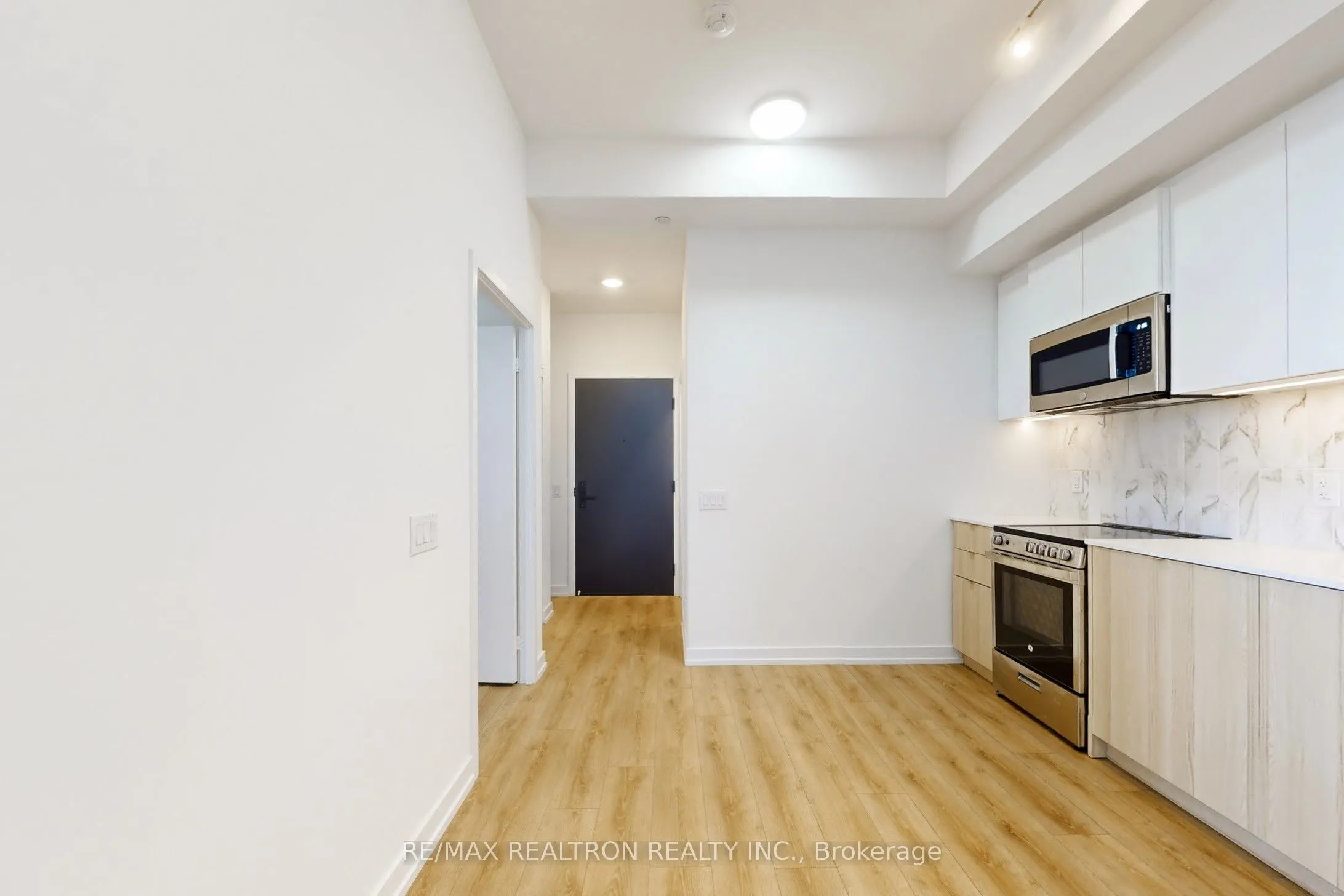 500 Dupont Street, #301