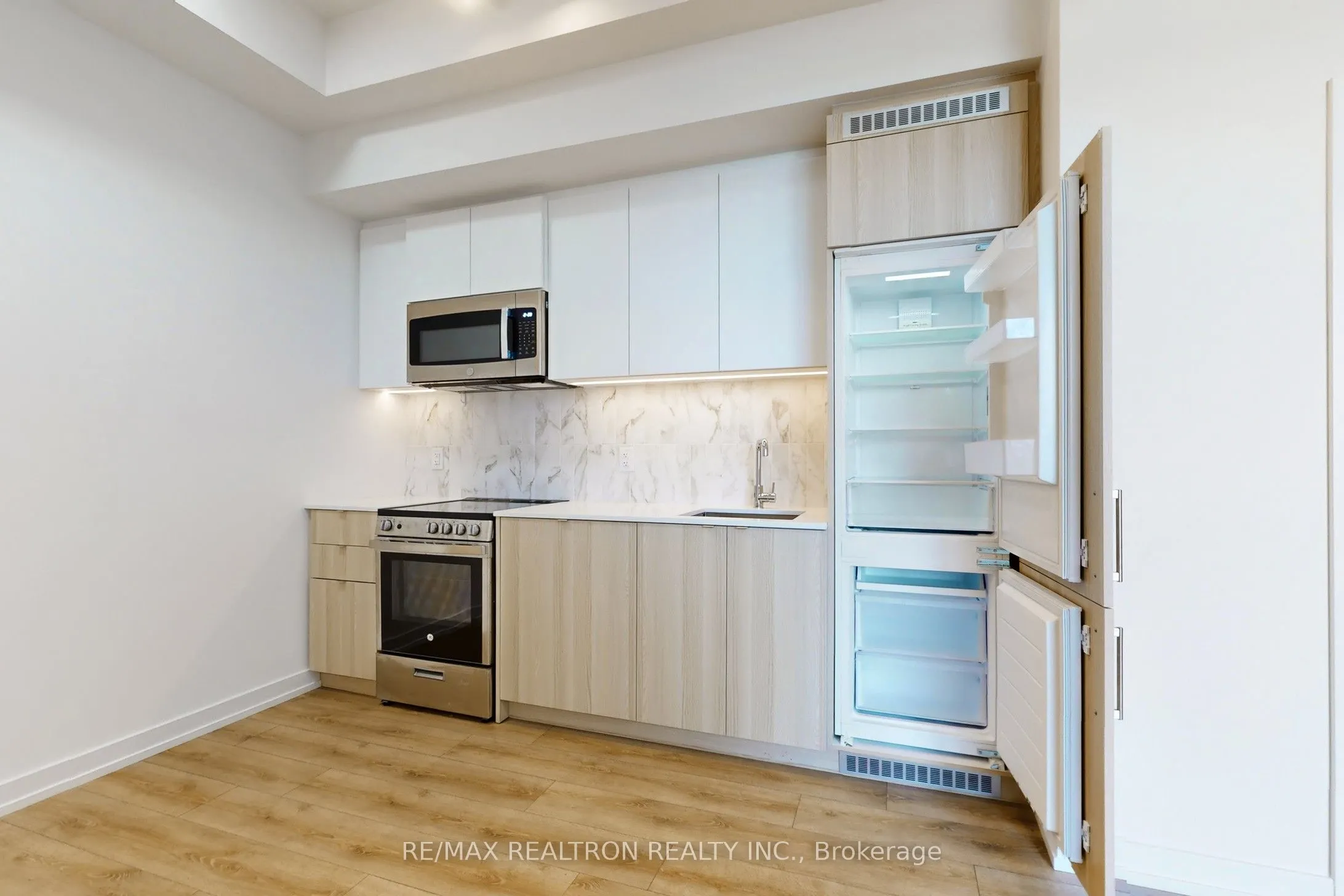 500 Dupont Street, #301