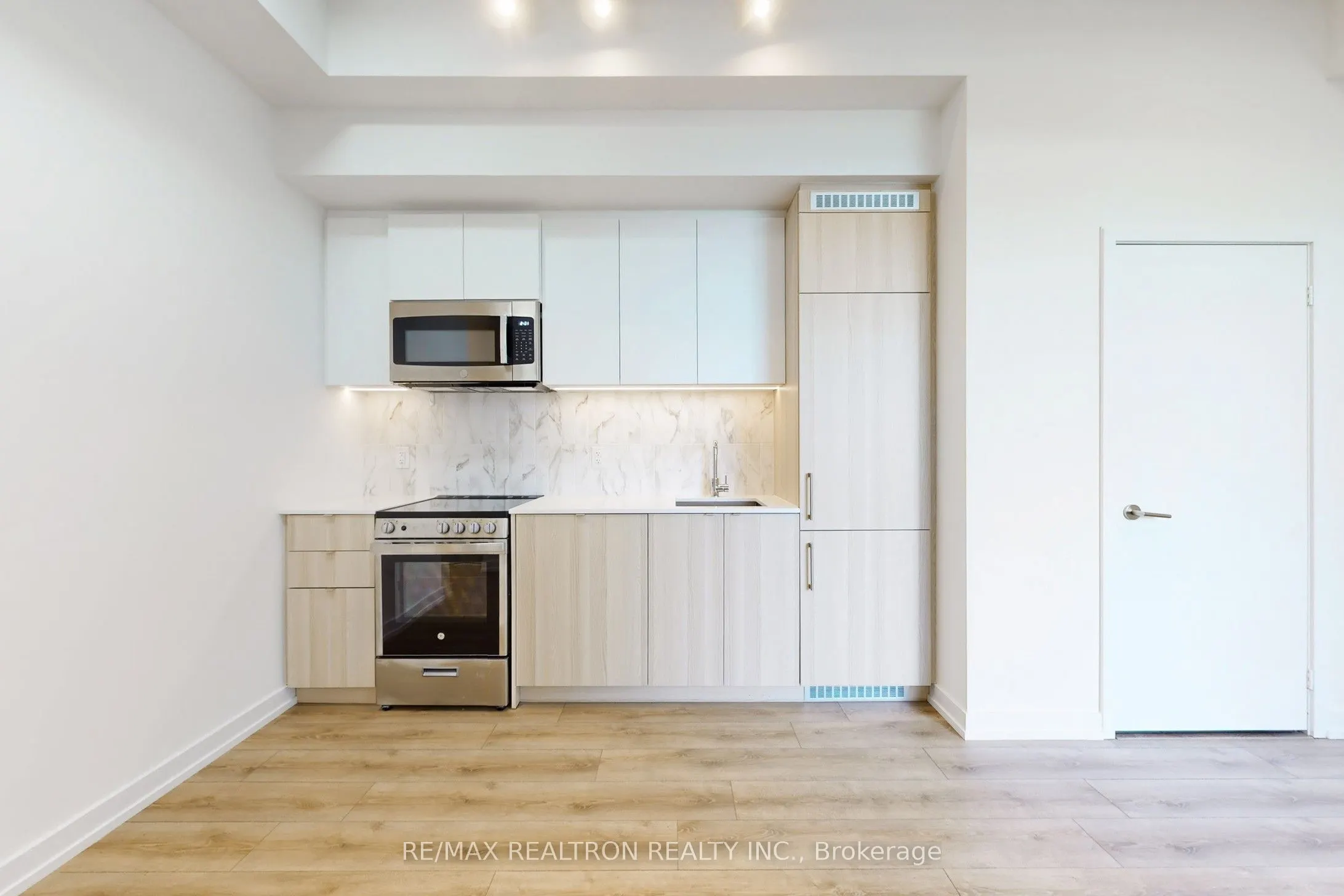 500 Dupont Street, #301