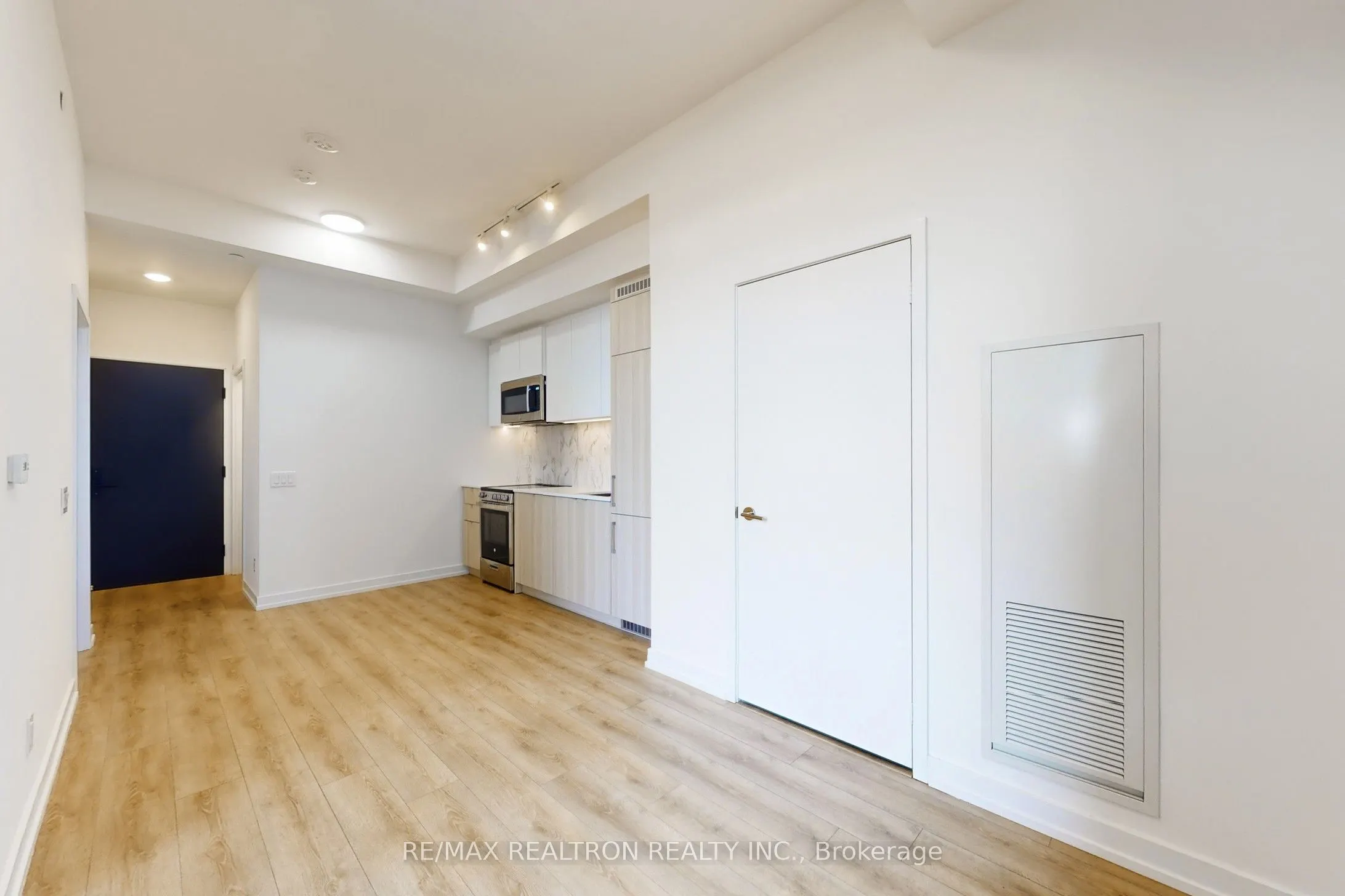 500 Dupont Street, #301