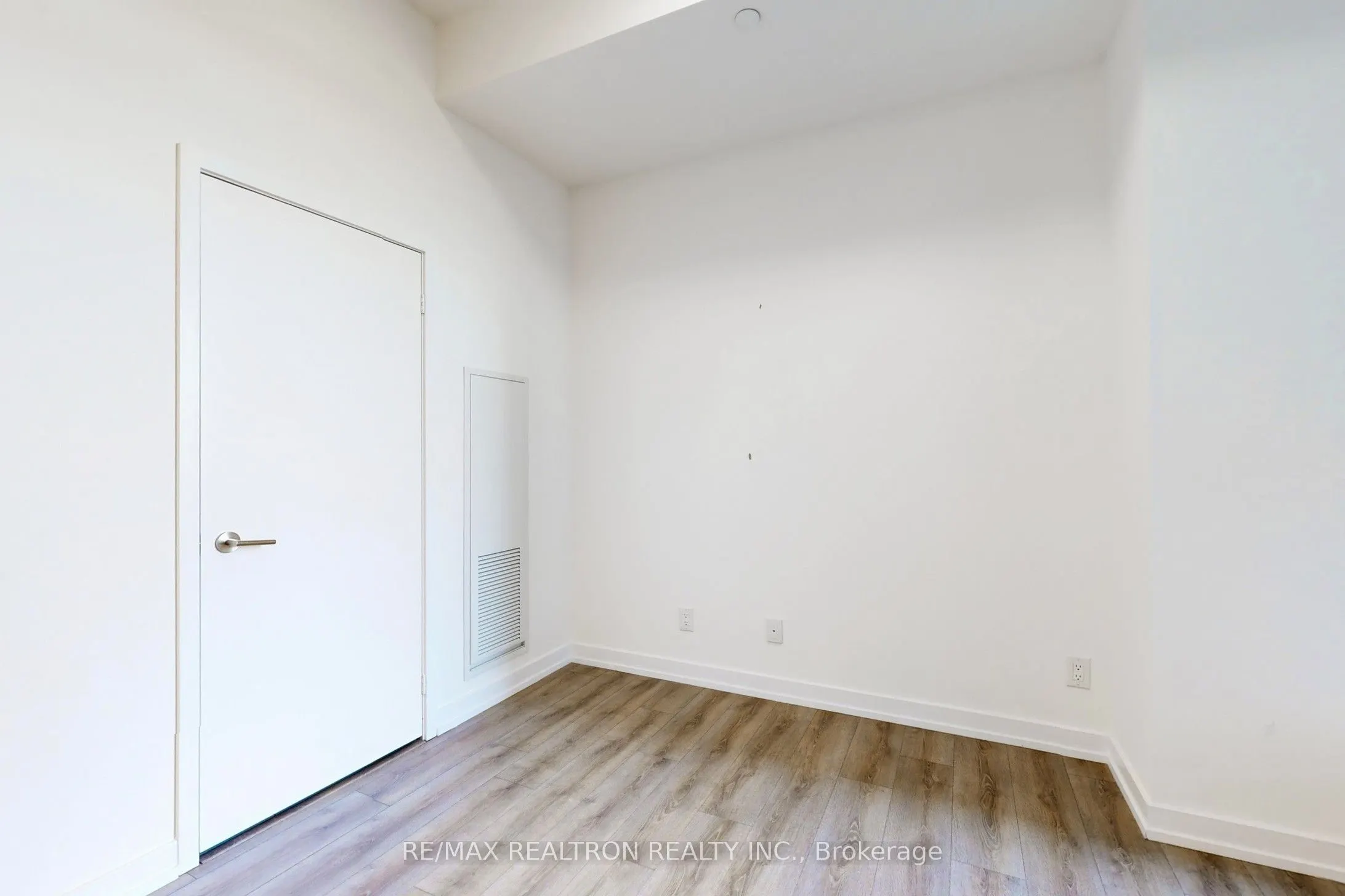 500 Dupont Street, #301