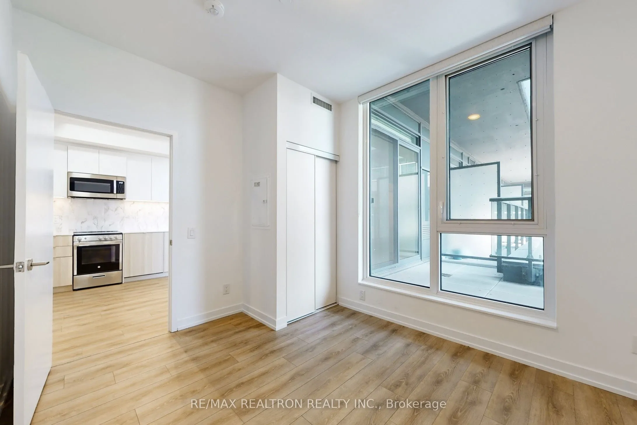 500 Dupont Street, #301