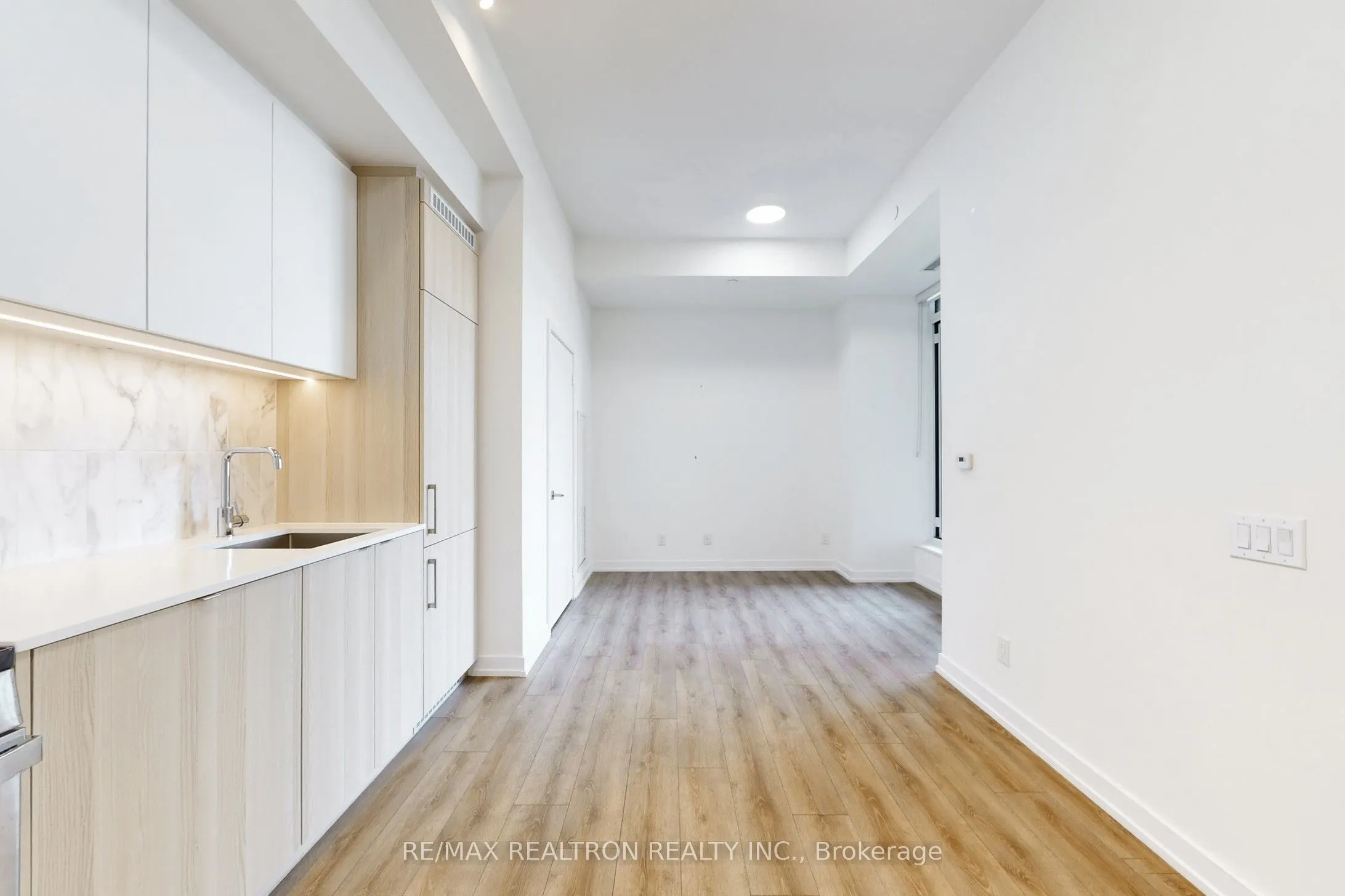 500 Dupont Street, #301
