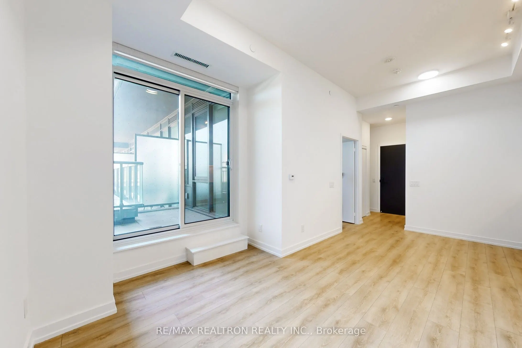 500 Dupont Street, #301