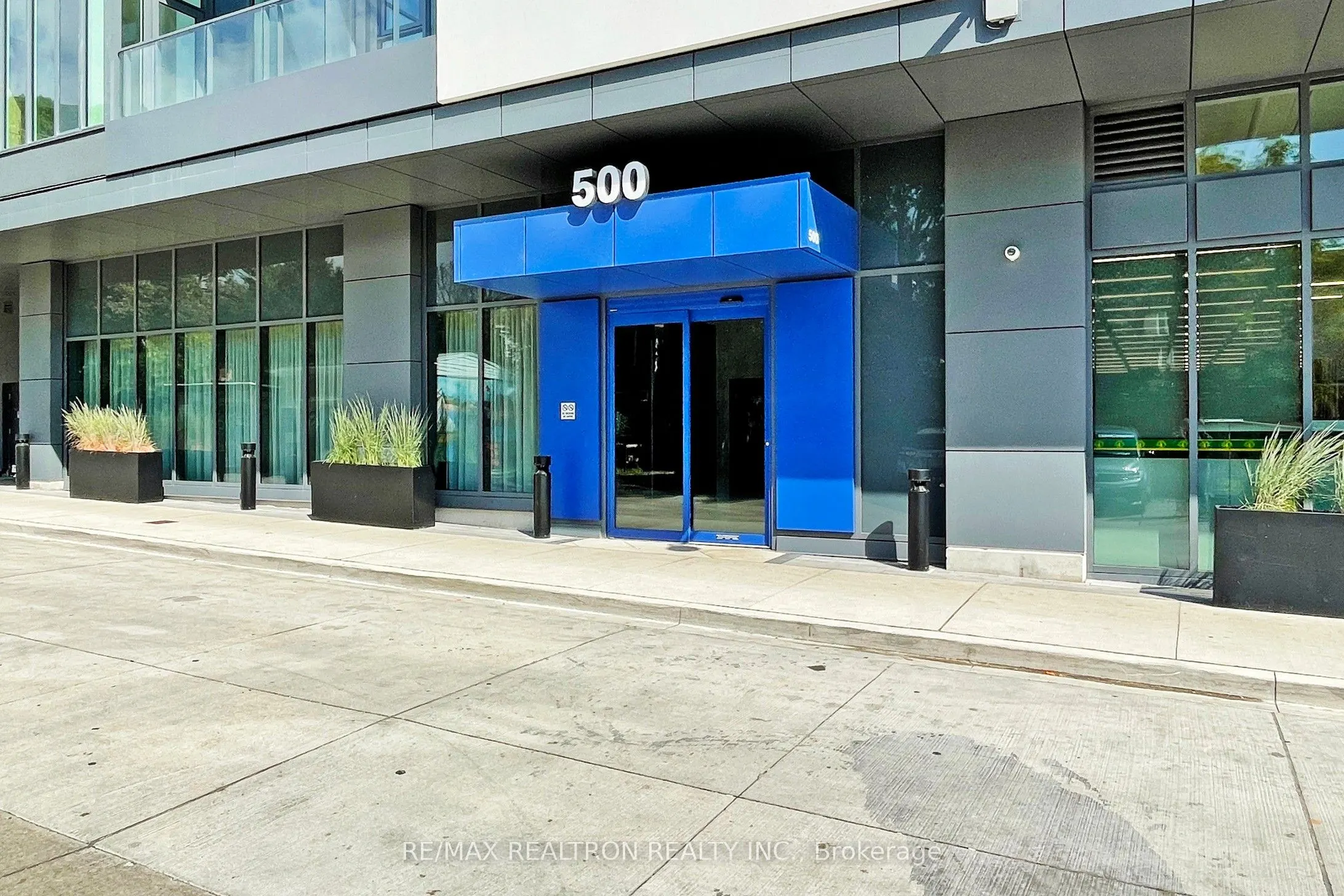 500 Dupont Street, #301