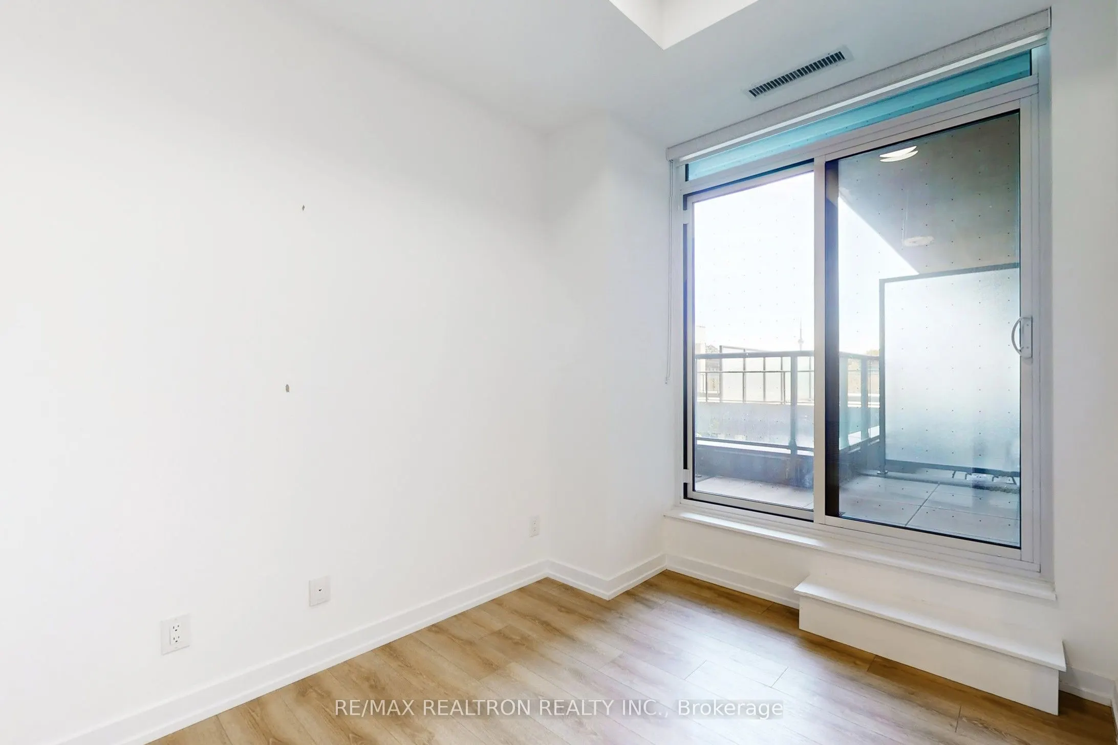 500 Dupont Street, #301