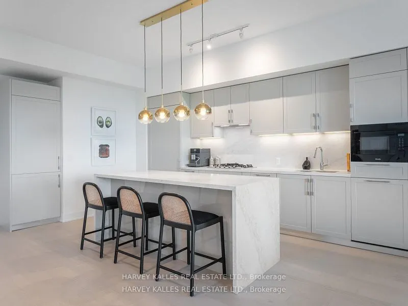 8 Manor Road W, #PH1