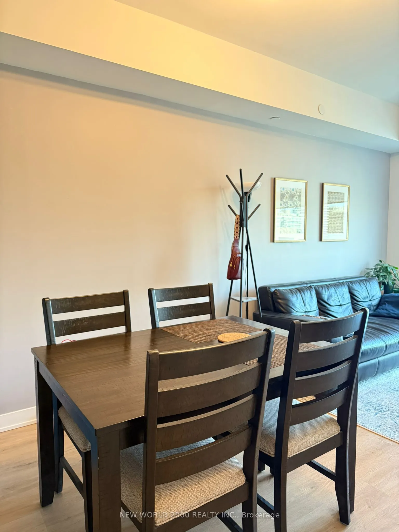 223 st clair Avenue W, #806