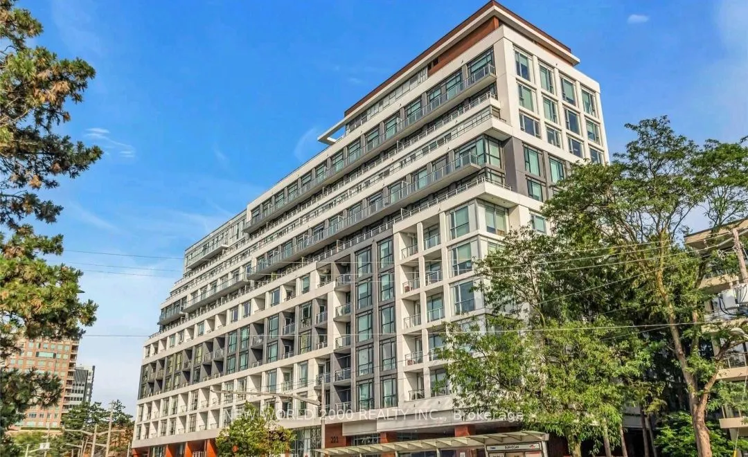 223 st clair Avenue W, #806