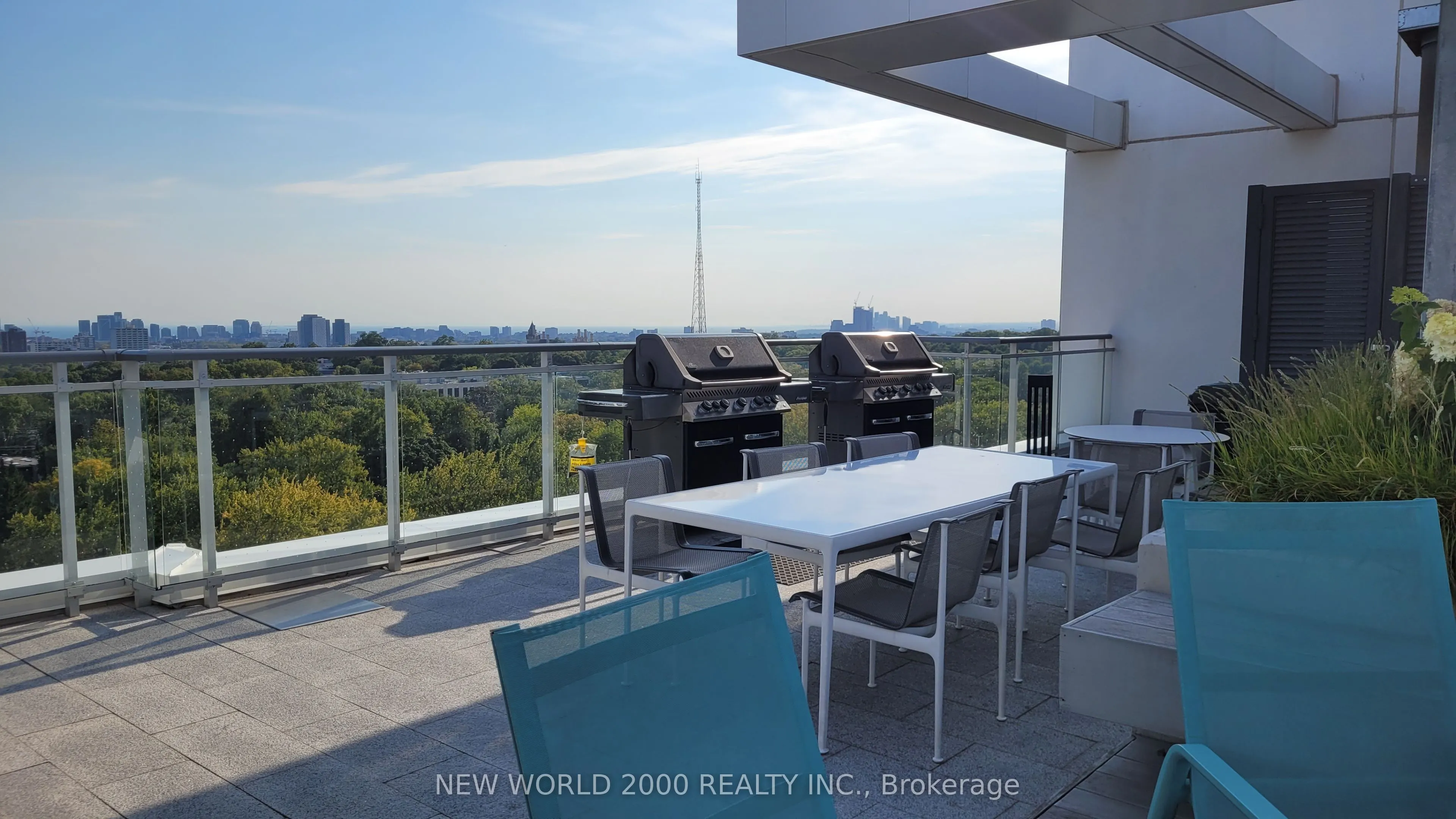 223 st clair Avenue W, #806