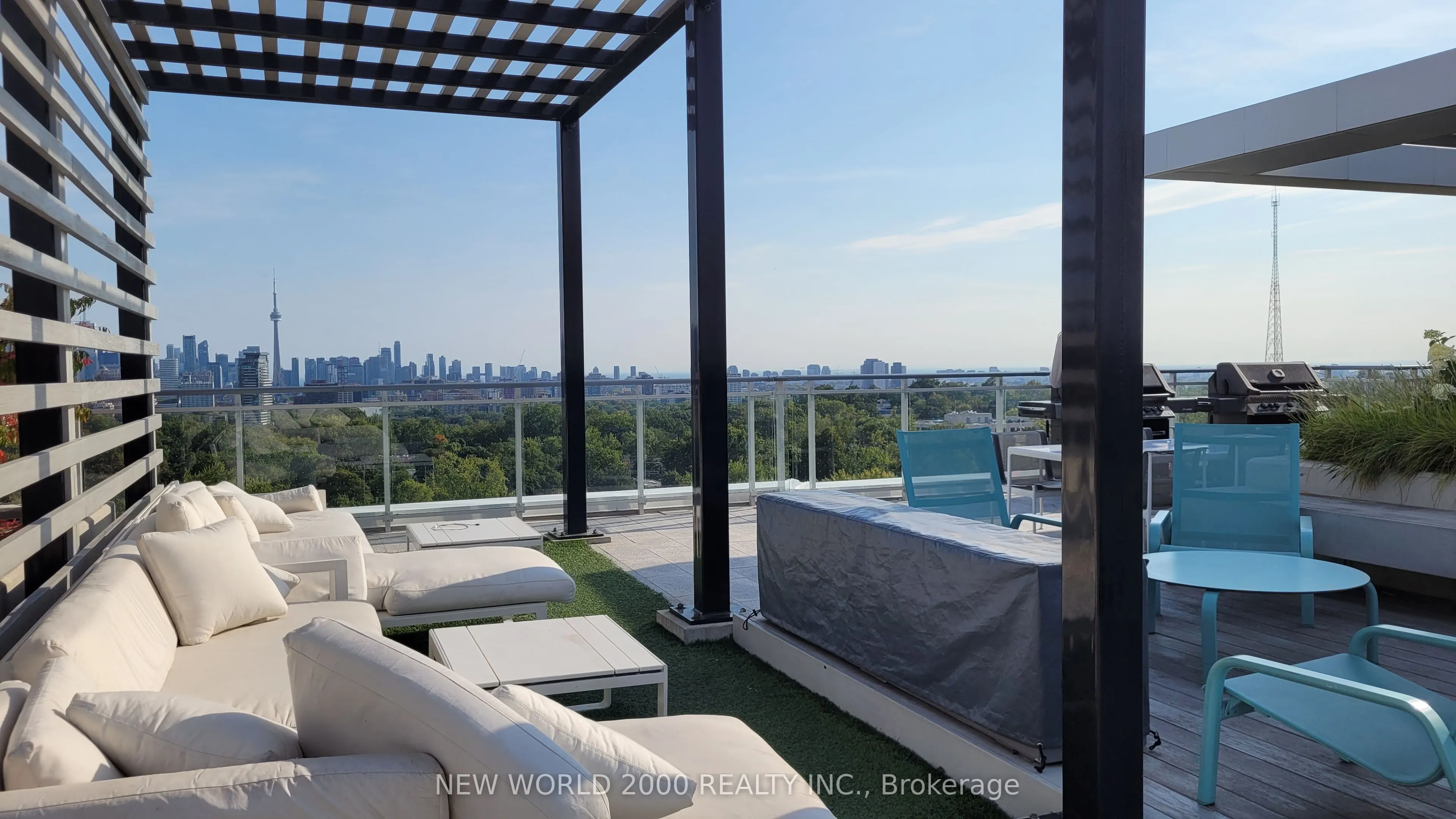 223 st clair Avenue W, #806