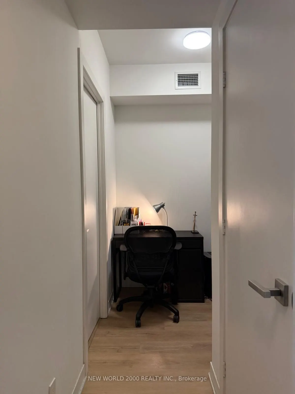 223 st clair Avenue W, #806