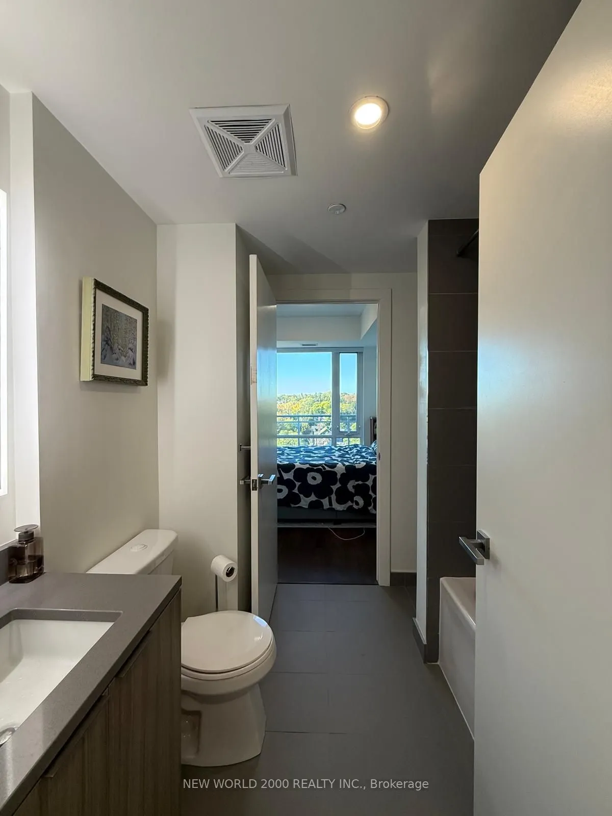 223 st clair Avenue W, #806