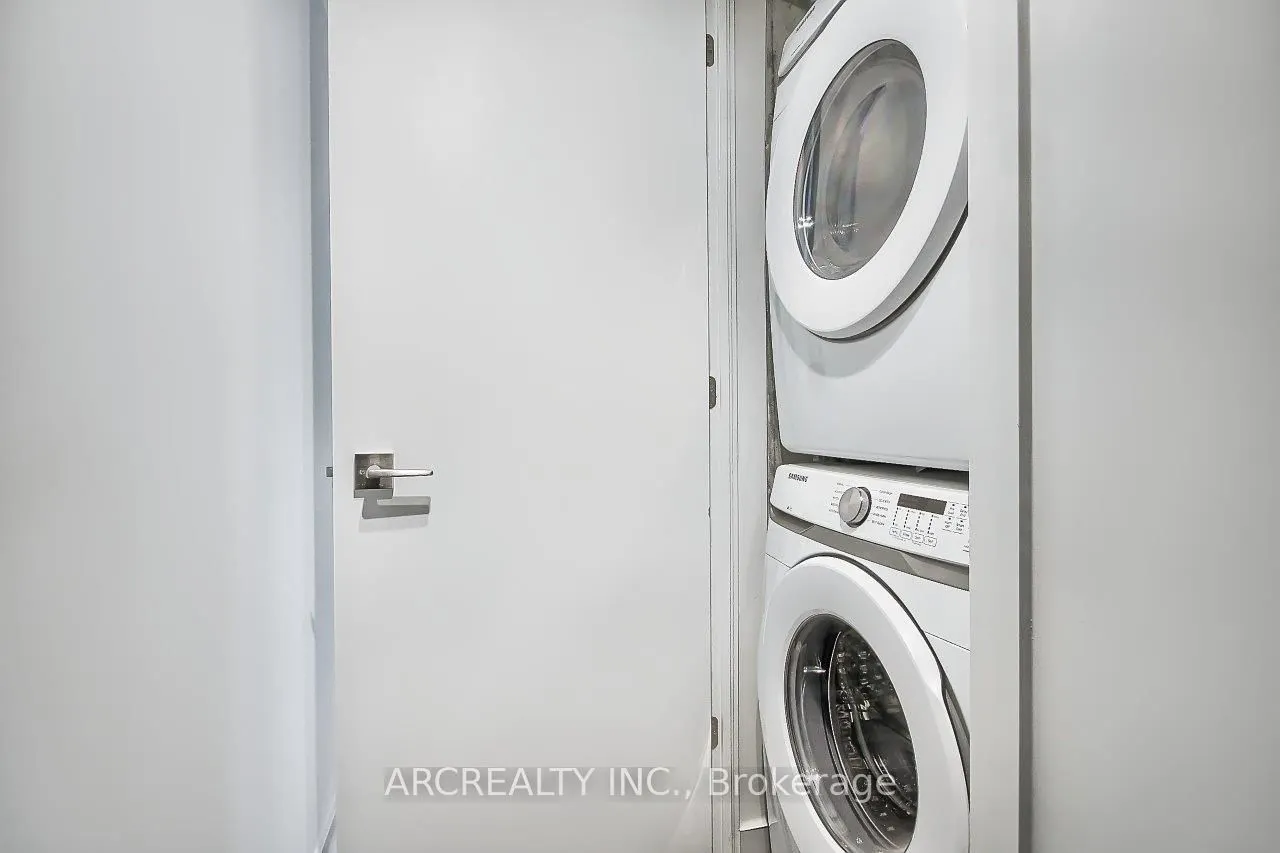 55 Ontario Street N, #1709