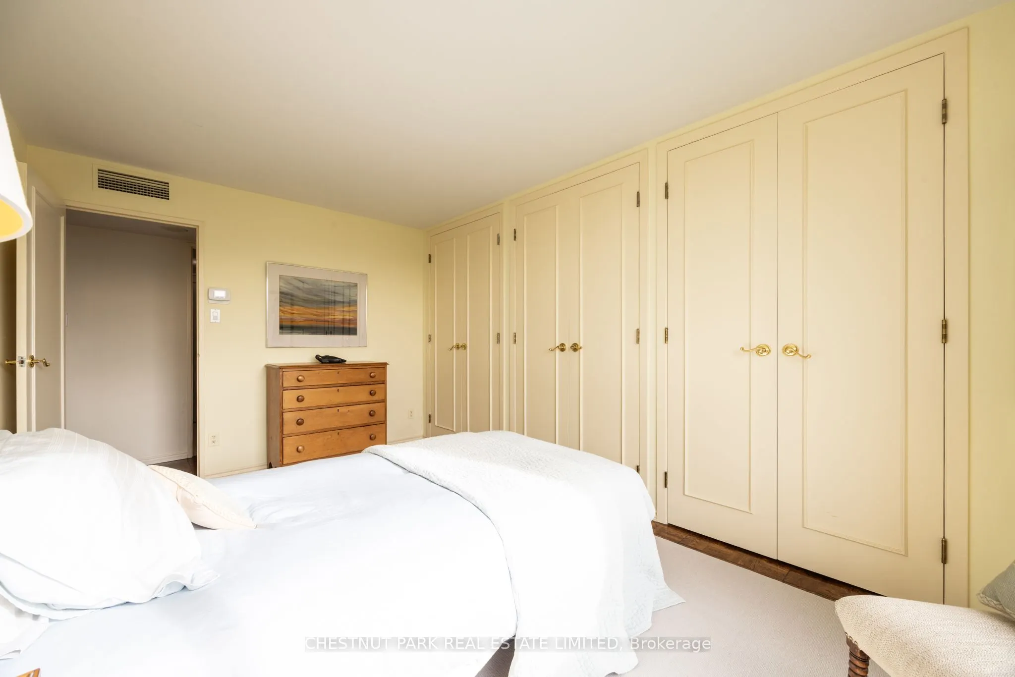 63 St Clair Avenue W, #1002