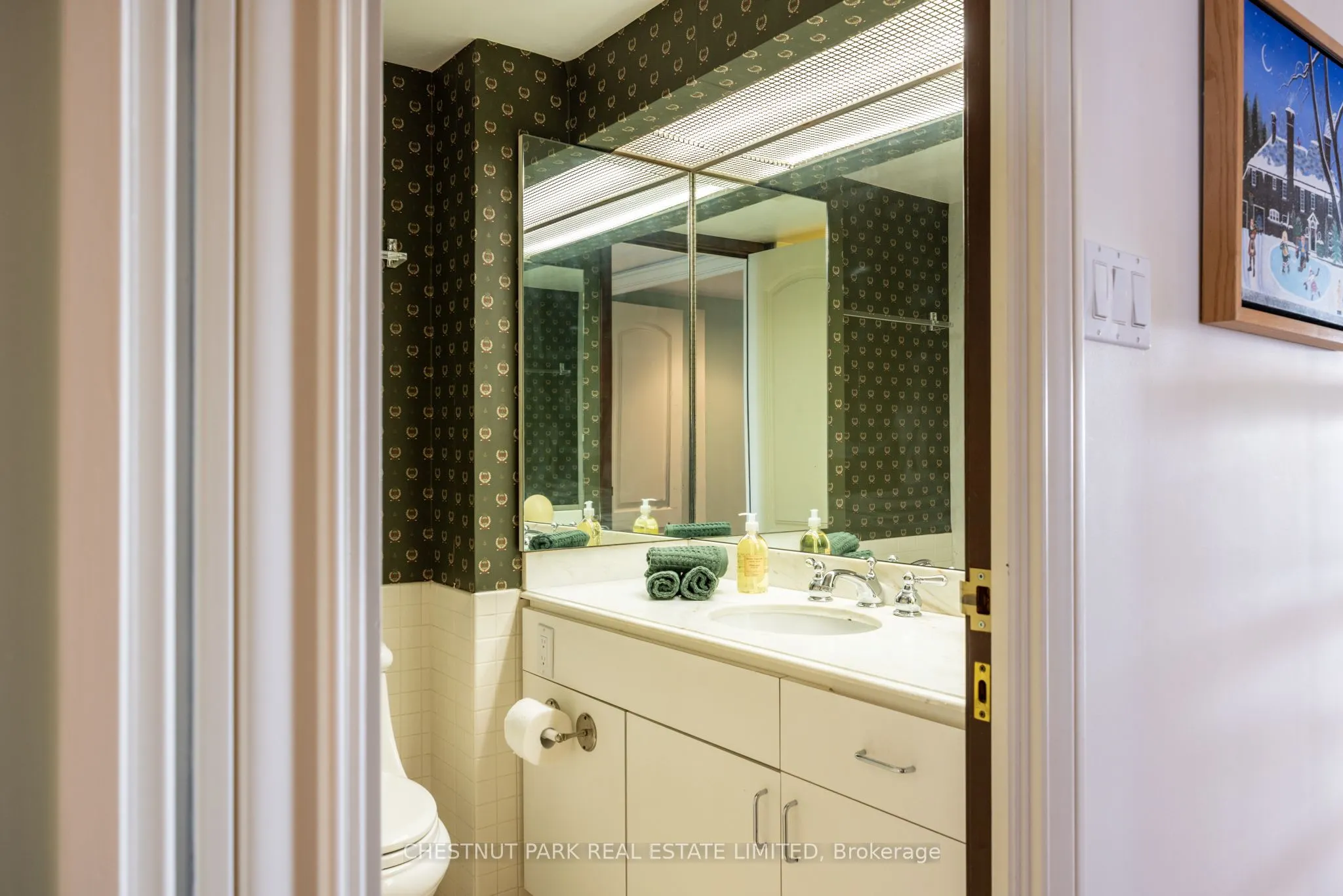 63 St Clair Avenue W, #1002