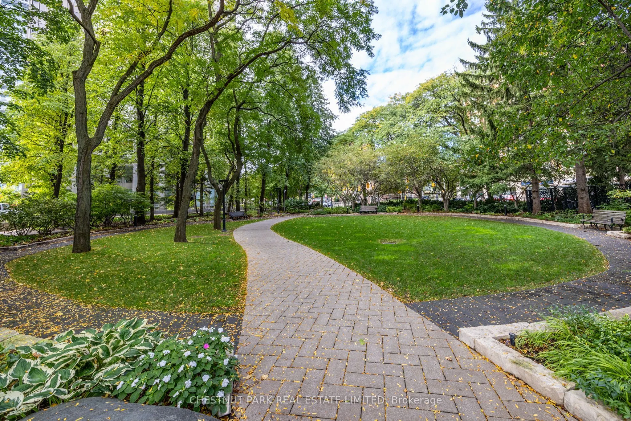 63 St Clair Avenue W, #1002