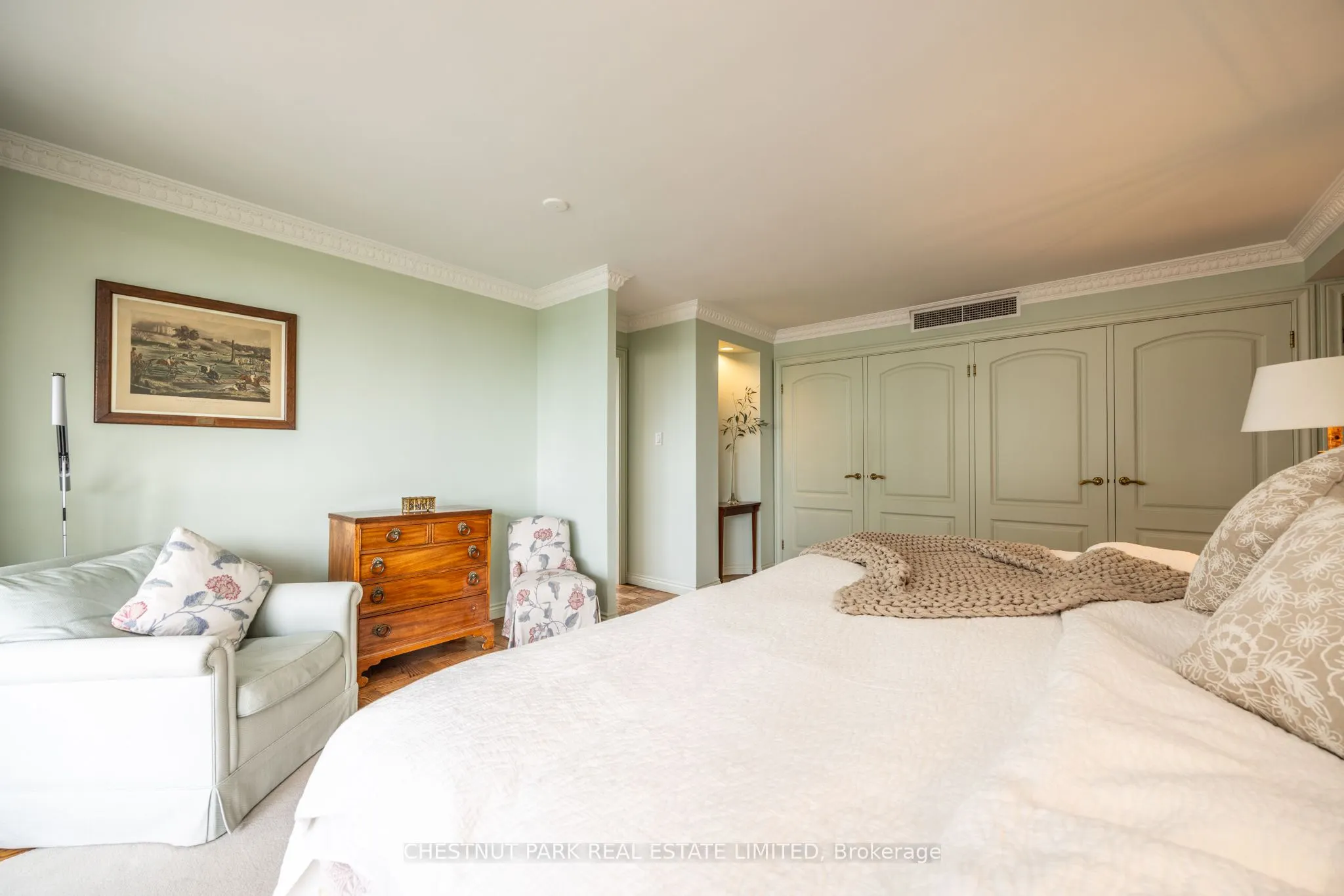 63 St Clair Avenue W, #1002