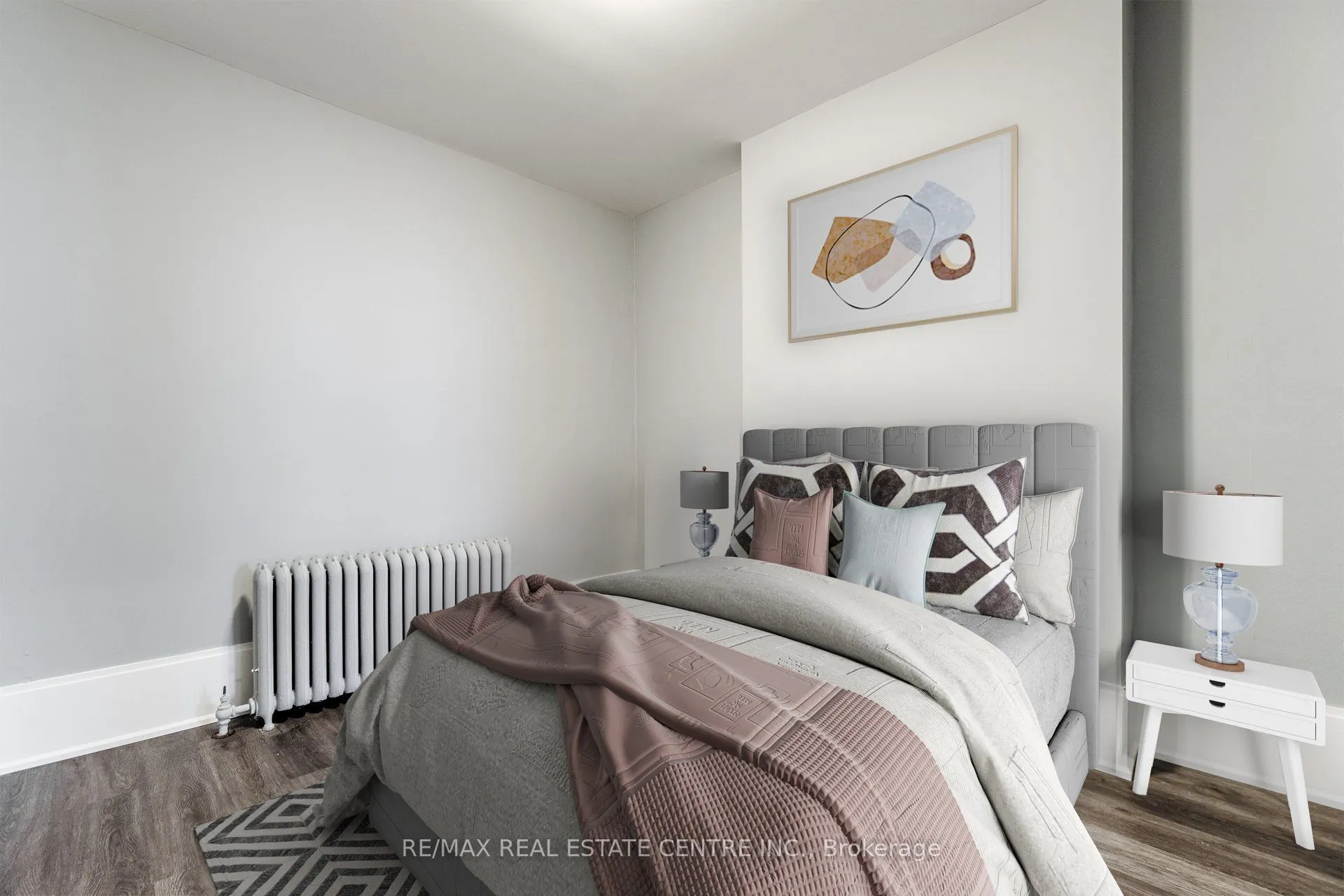 1413 Dundas Street W