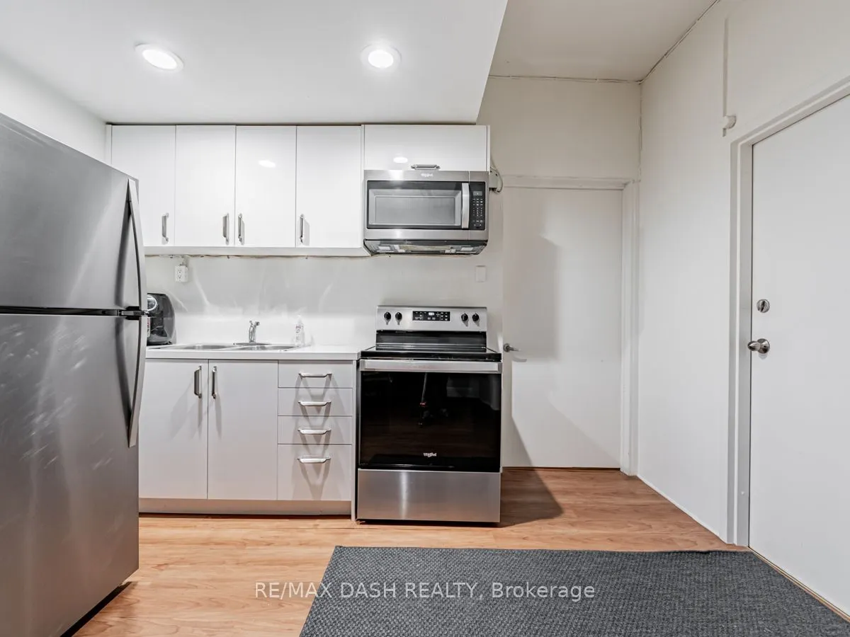 661 Huron Street, #201